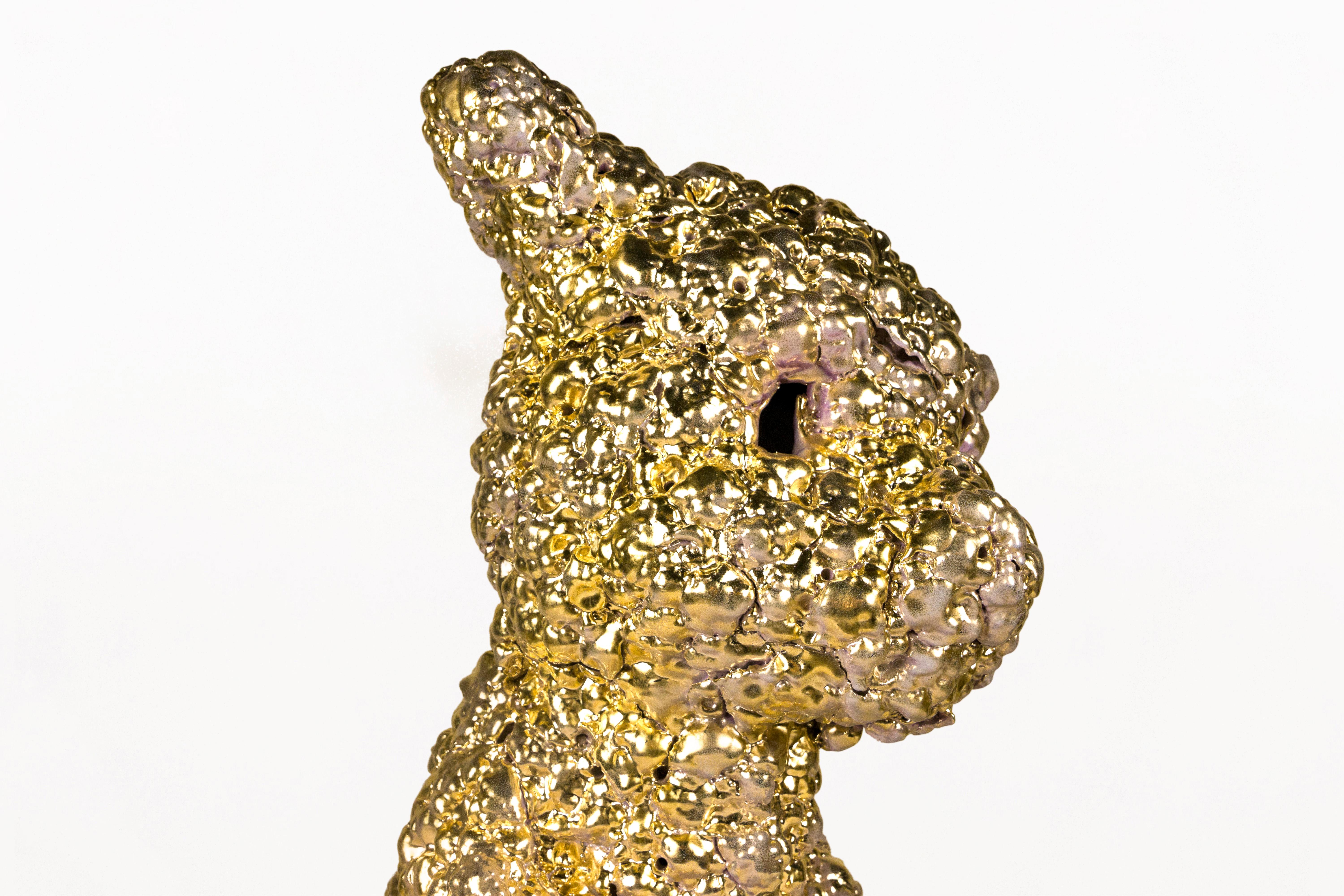Skulptur „Goldener Hund“ von Kim Simonsson, ca. 2020, Finnland (Glasiert) im Angebot