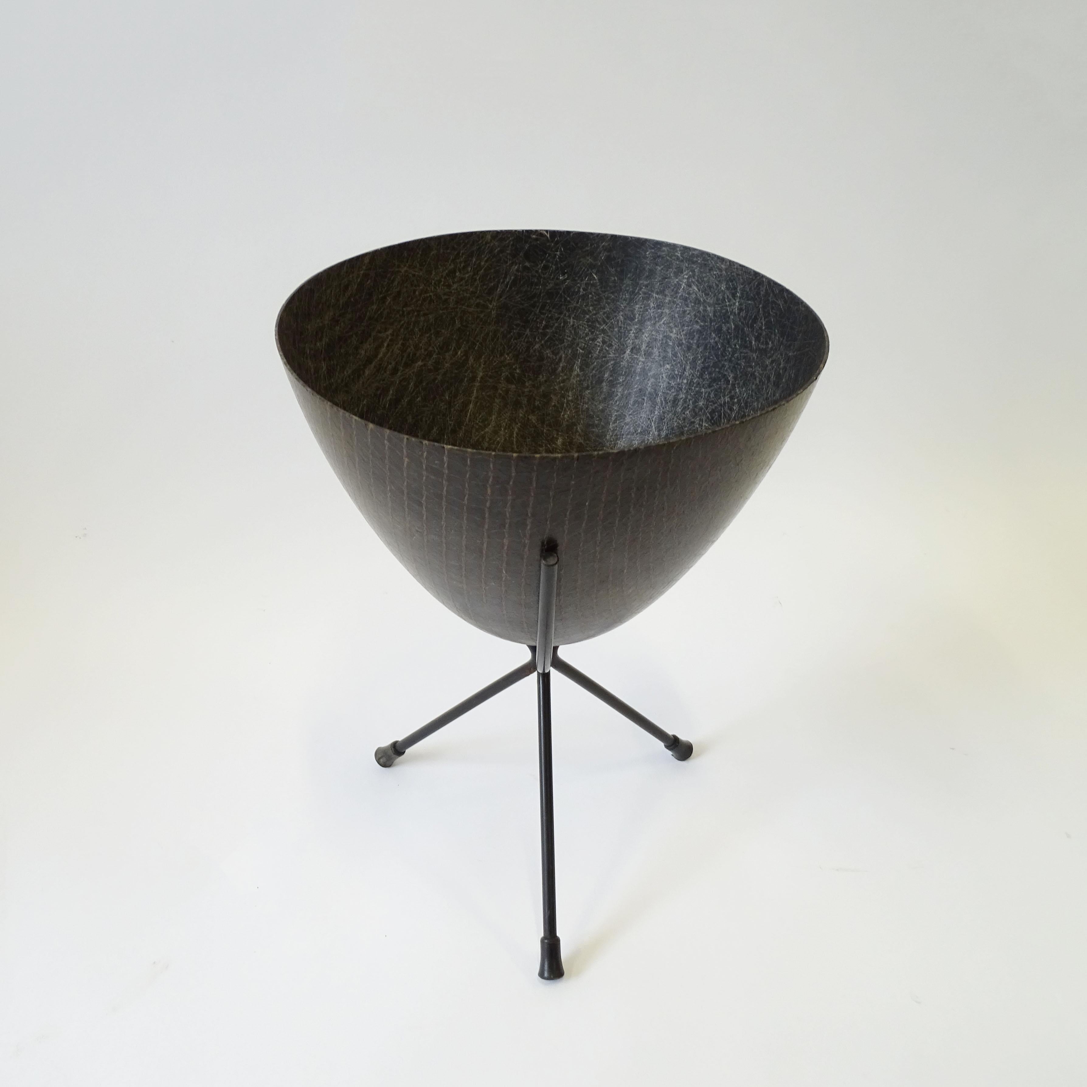 Américain Kimball Corp. Jardinière à balles en fibre de verre, États-Unis, années 1950 en vente
