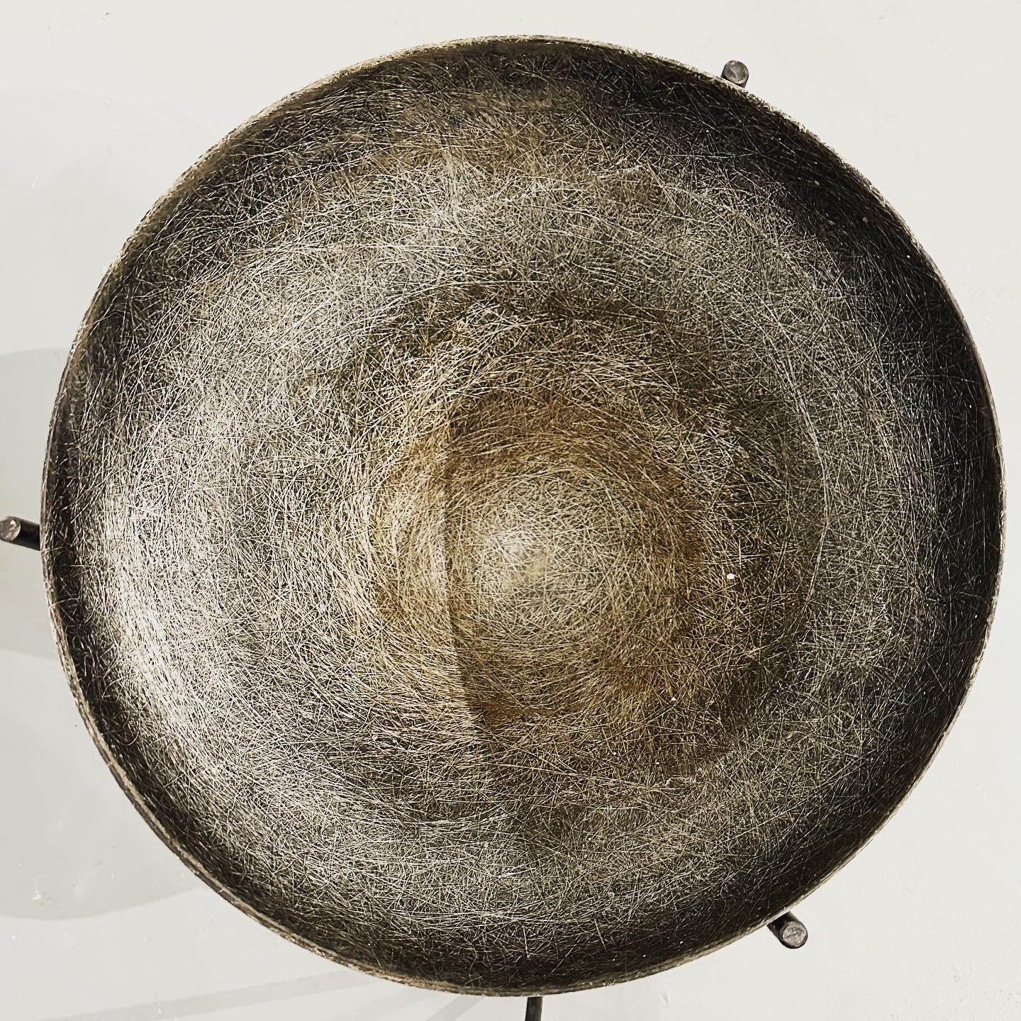 Kimball USA Coppia di fioriere in fibra di vetro su supporti in ferro, 1950 ca. In condizioni buone in vendita a Cathedral City, CA