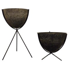 Kimball USA, Paar Kugelpflanzgefäße aus Fiberglas auf Eisenständern, ca. 1950er Jahre