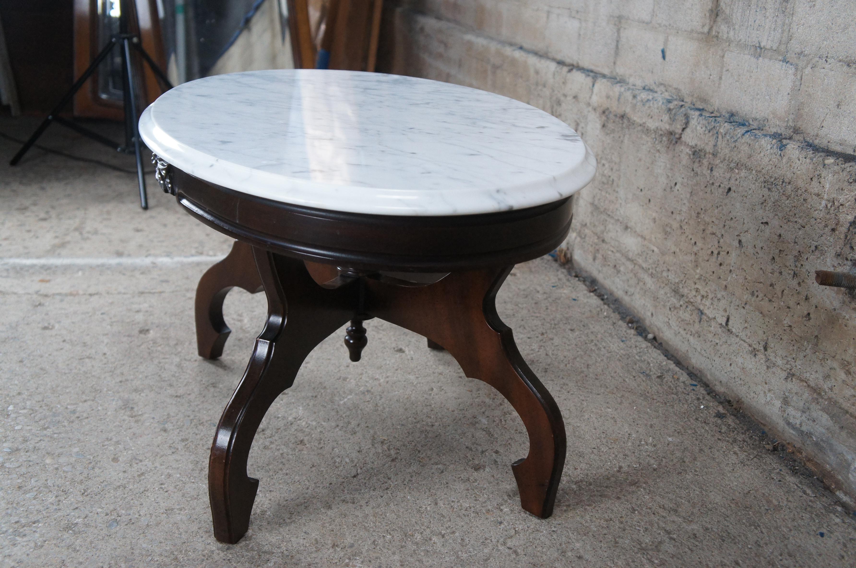 Kimball Victorian Revival Mahogany Carved Oval Italian Marble Coffee Table In Good Condition In Dayton, OH