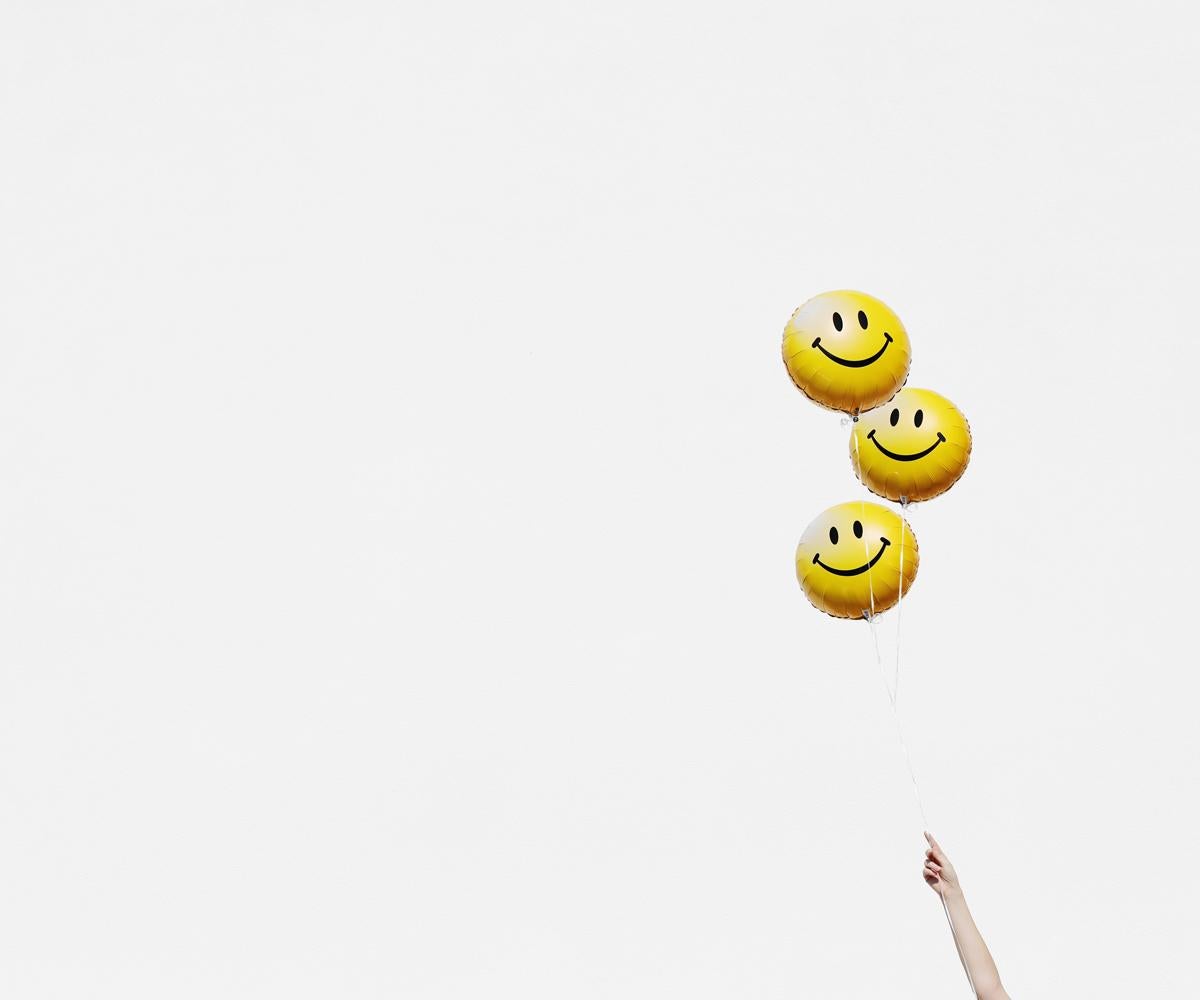 Kimberly Genevieve Still-Life Photograph – Happy Balloons