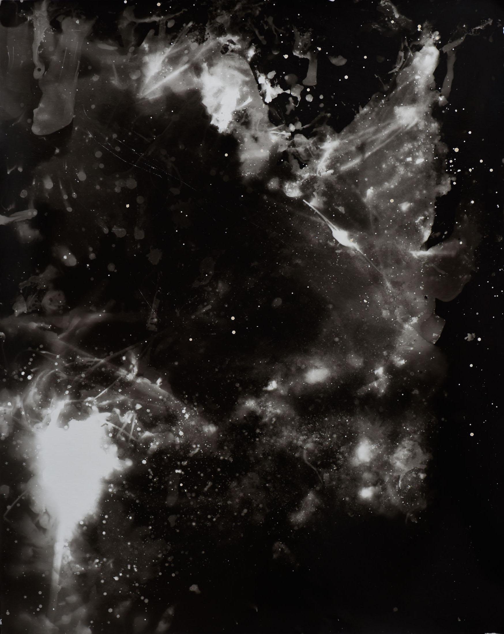 Eingangsbereich (Black Hole) – zeitgenössische abstrakte Schwarz-Weiß-Dunkelkammerfotografie
