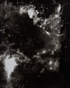 entrée (Black Hole) - photographie abstraite contemporaine en noir et blanc de chambre noire