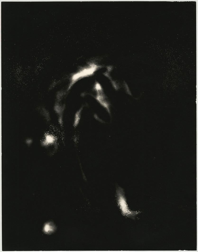 Interlaced - einzigartiges zeitgenössisches schwarzes und weißes analoges Fotogramm aus Silber gelatin