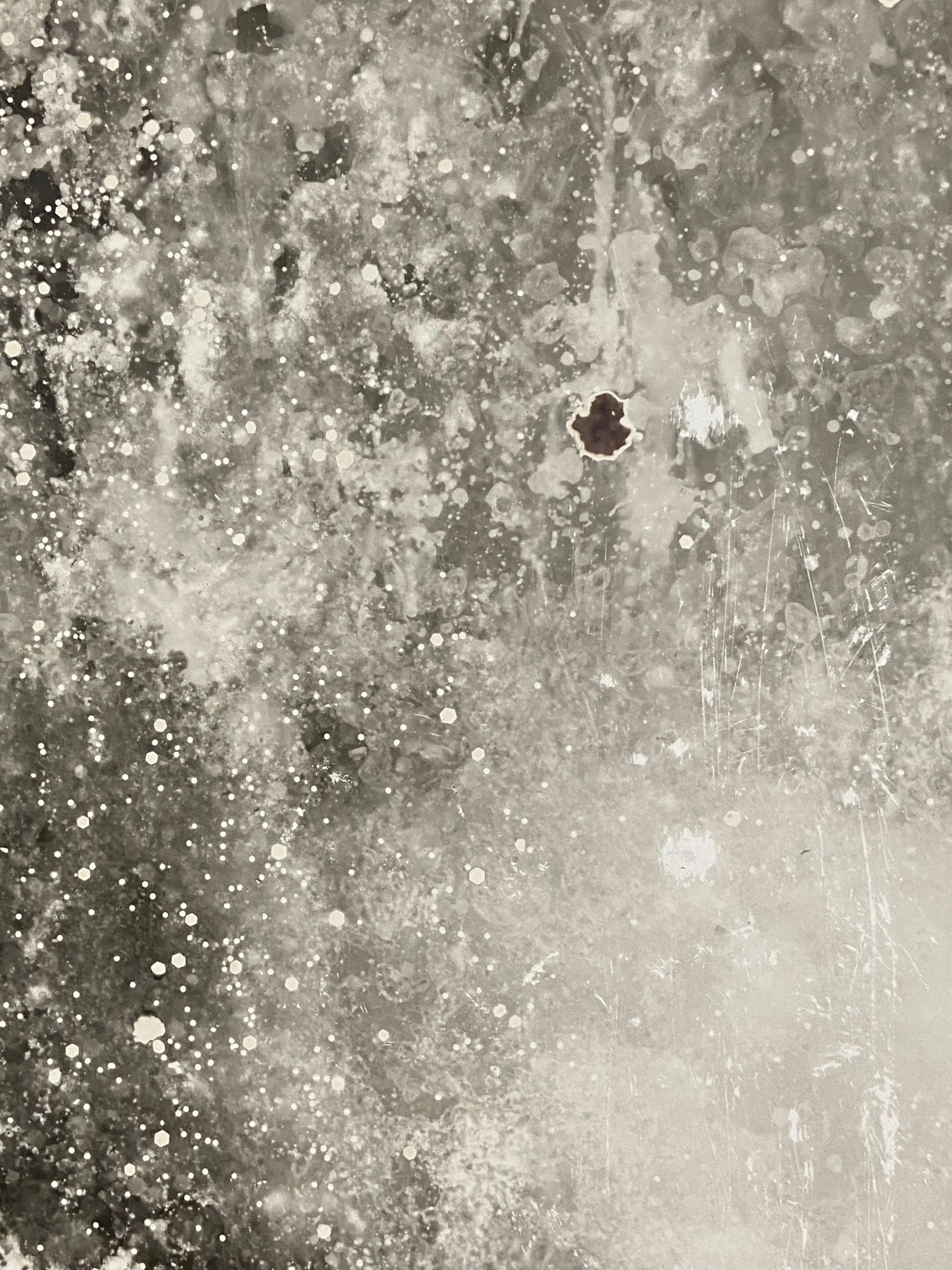 Resonance (alias Shattered Moon) - photographie abstraite contemporaine en noir et blanc en vente 1