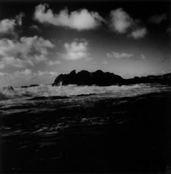 « Waves, Point Lobos » - photographie de paysage aérospatiale moderne en noir et blanc
