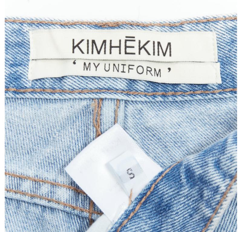 KIMHEKIM My Uniform courts à manches roulées en jean bleu lavé S en vente 3
