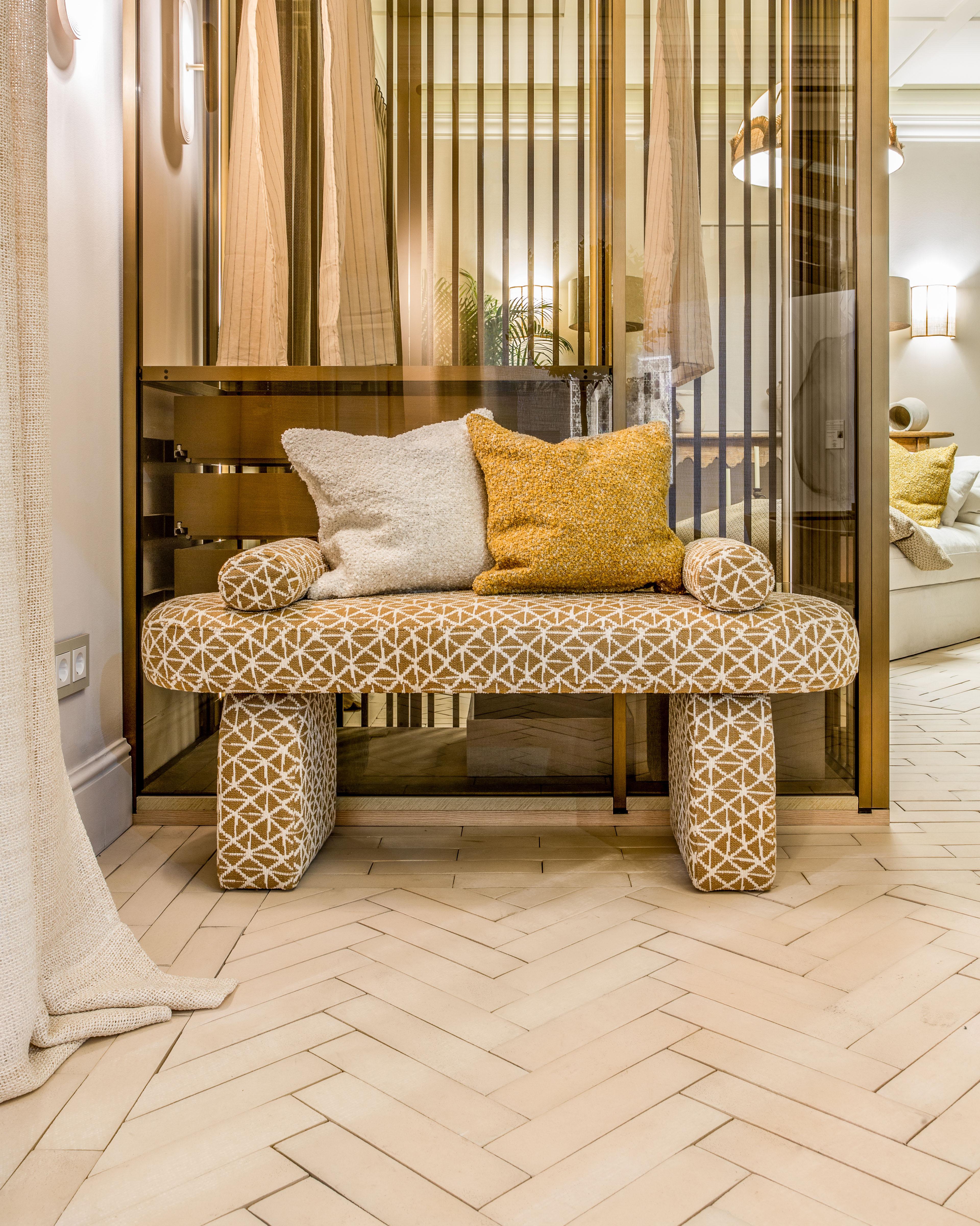 Portuguese Kimi bench - Contemporary Fully Upholstered Bench with Soft Curves For Sale