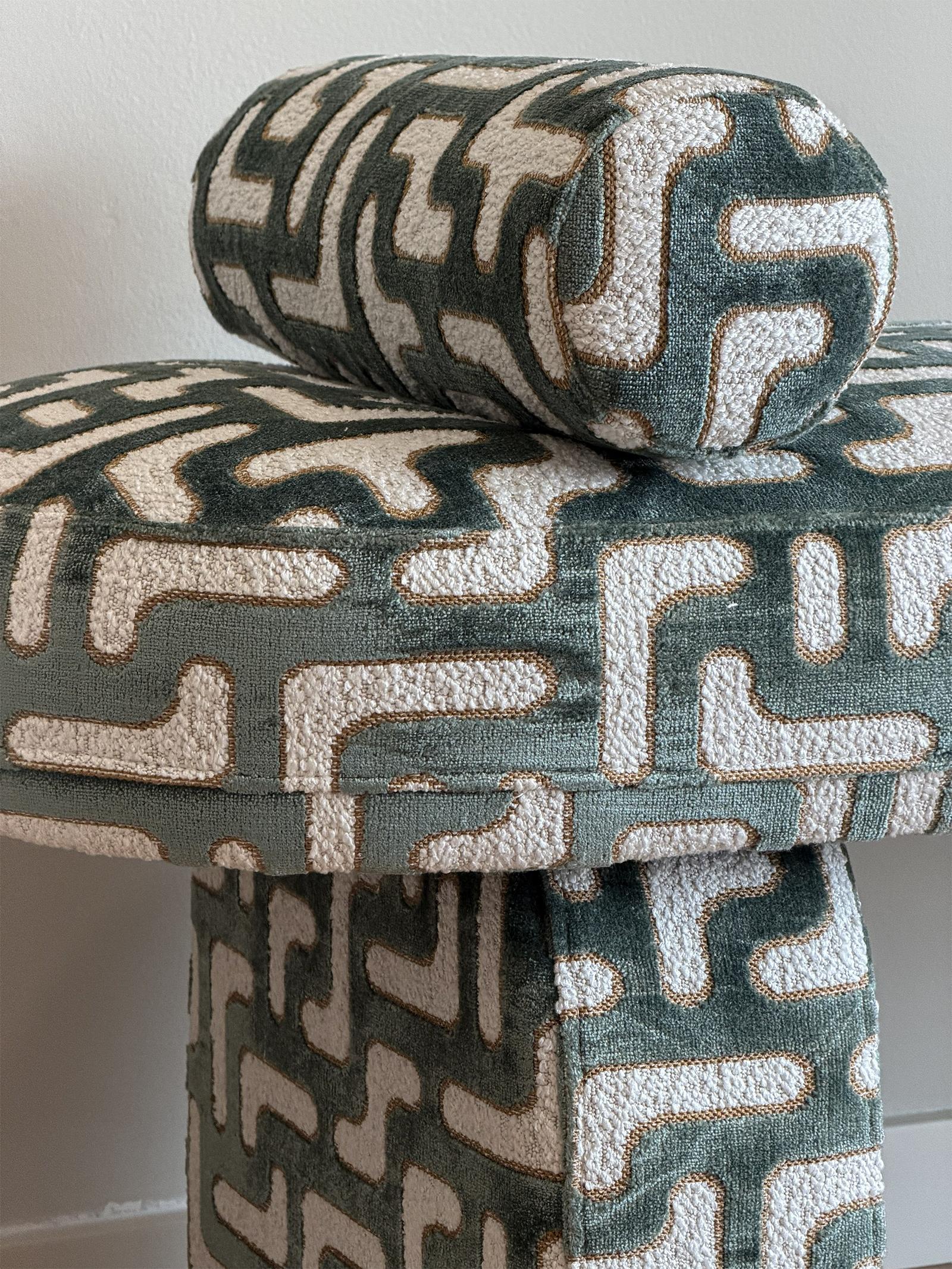 Kimi bench - Contemporary Fully Upholstered Bench with Soft Curves For Sale 3