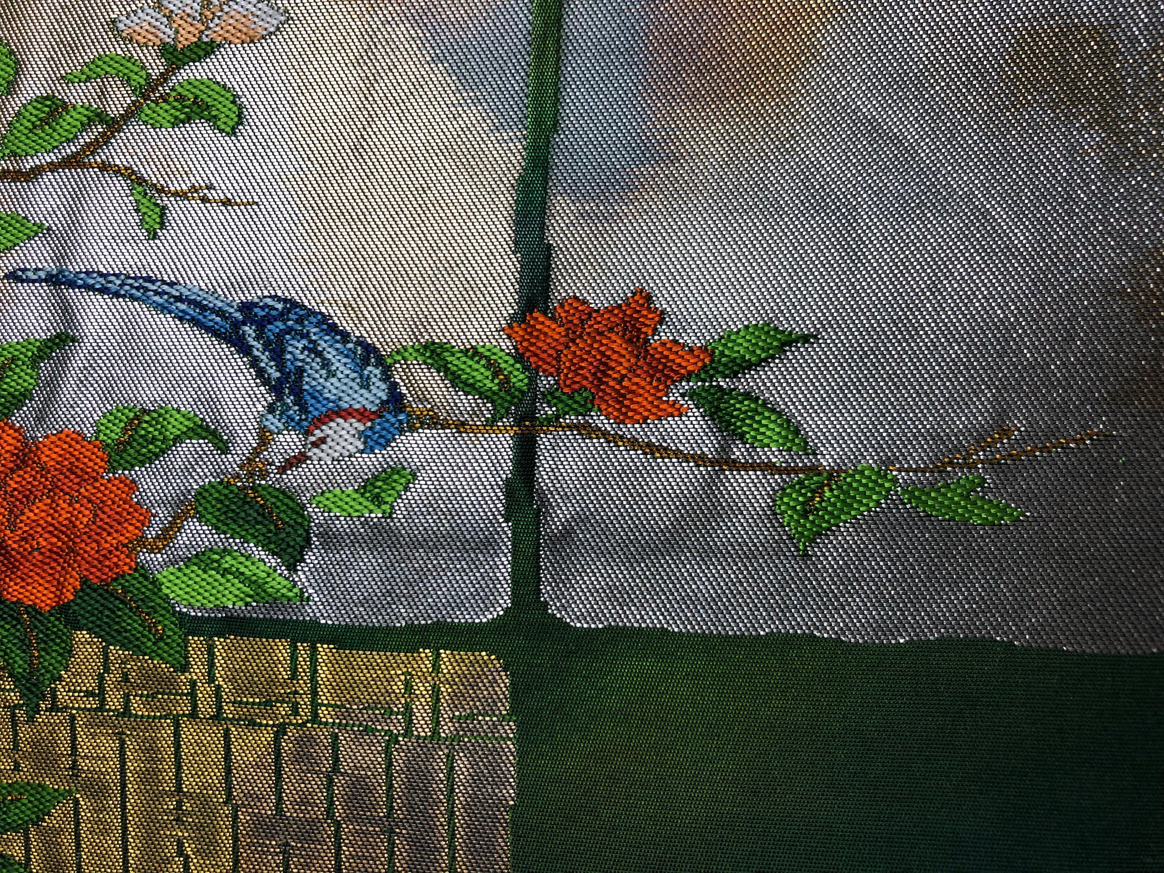 Kimono-Kunst „ Vogelmelody“ von Kimono-Couture, Japanische Kunst, asiatische Kunst, Wandkunst (21. Jahrhundert und zeitgenössisch) im Angebot