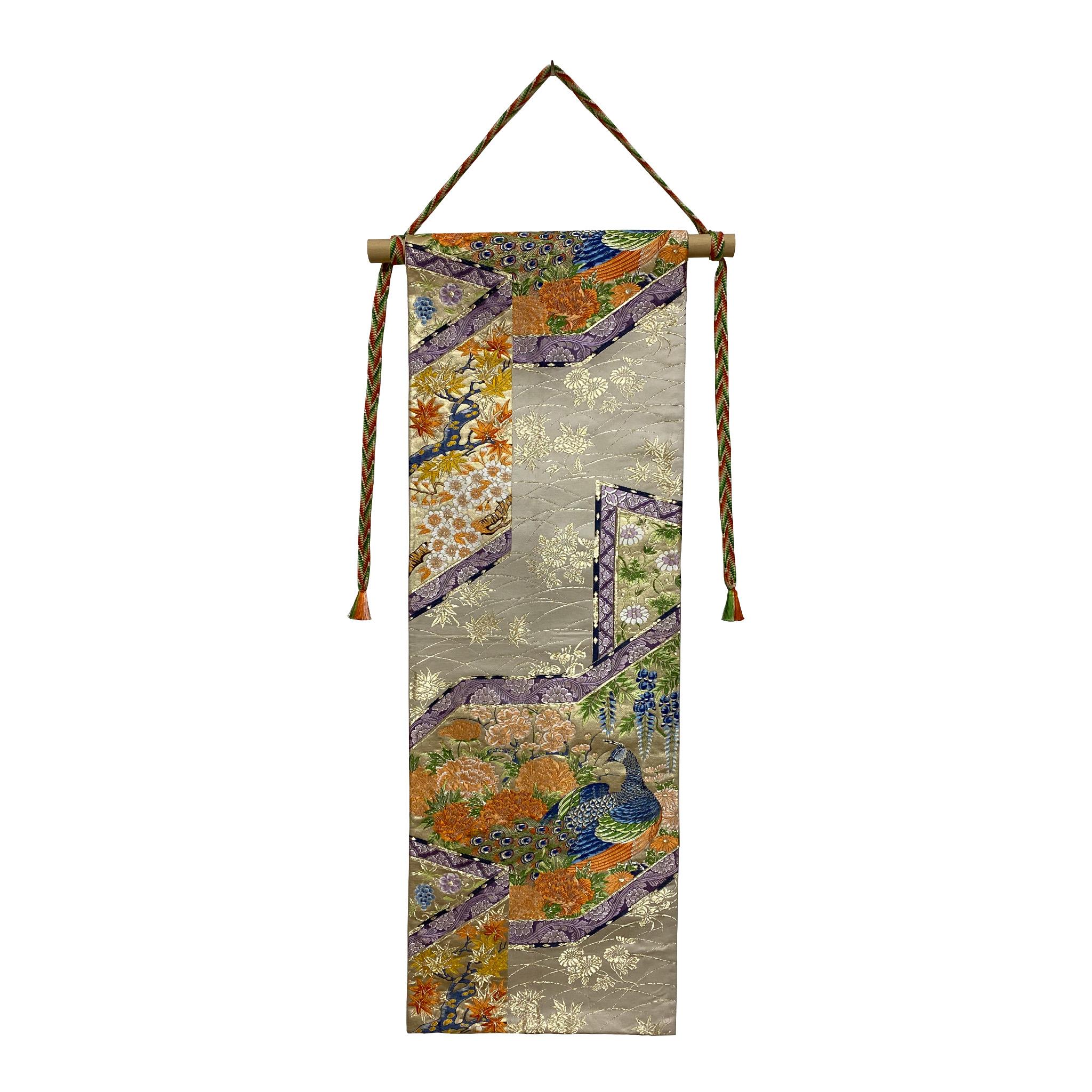 Kimono-Kunst / Japanische Kunst / Kimono-Wandteppich, „Der König der Pfaue“ im Angebot
