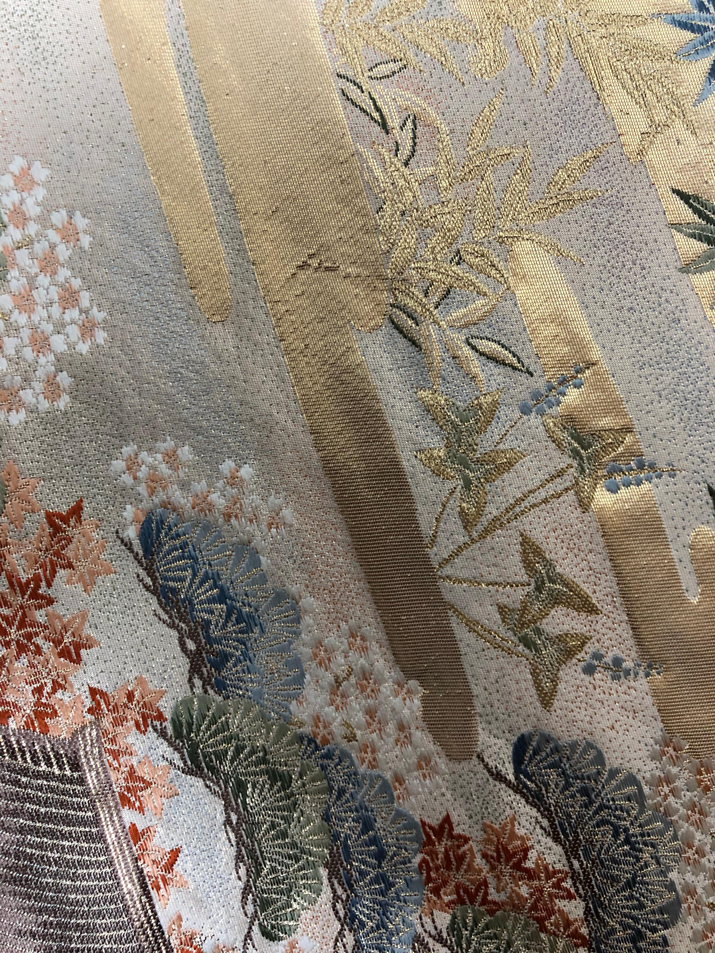 Art kimono / Art japonais / Décoration murale -Temple Garden in a Riot of Blooms en vente 1