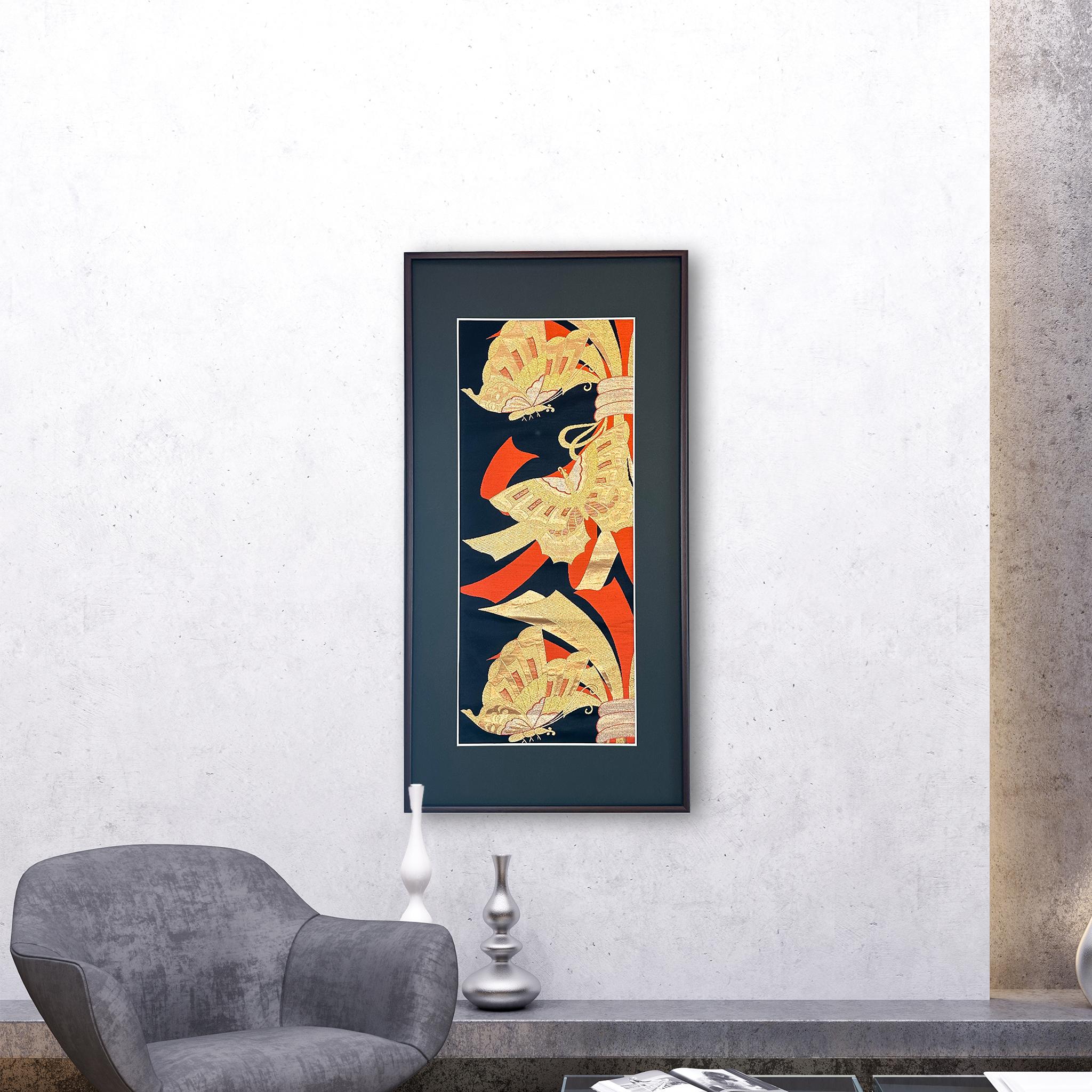 This Wall Decoration is a textile art where a kimono obi has been framed. We named this Kimono Art 
