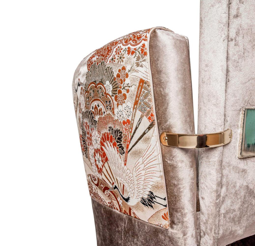Chaise contemporaine Kimono en velours, soie de kimono vintage, verre argenté et laiton en vente 2