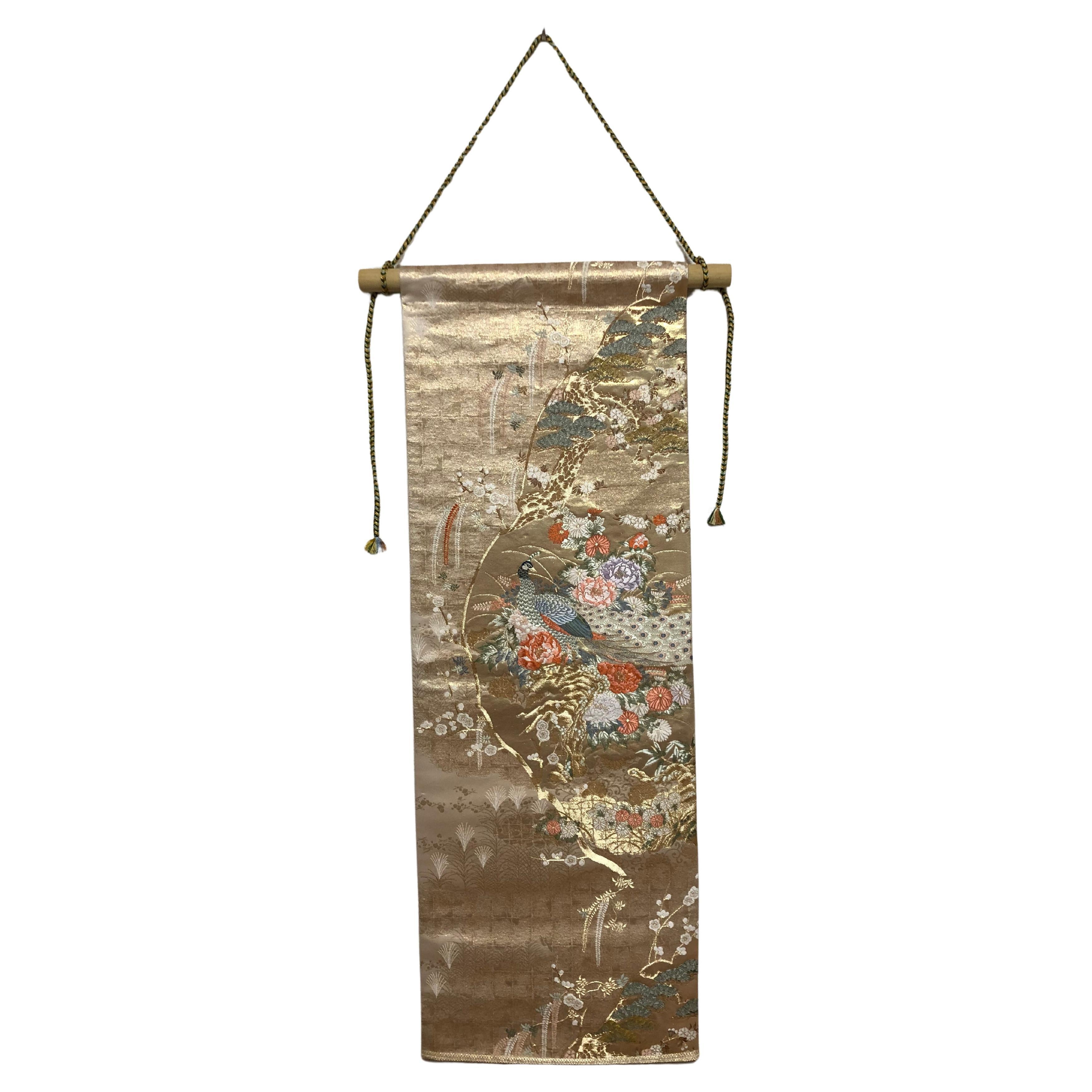 Tapisserie de kimono La Reine des Paons, Art japonais, Rouleau suspendu japonais en vente