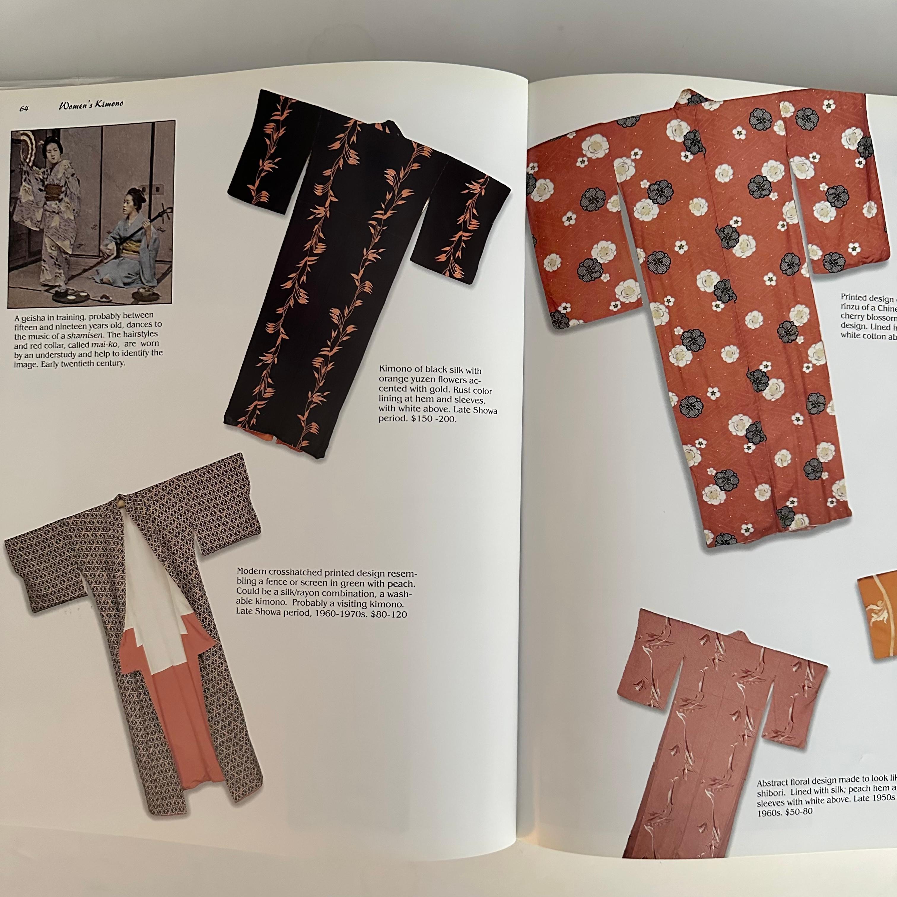 KIMONO Vanishing Tradition - Japanese Textiles of the 20th Century In Good Condition In London, GB