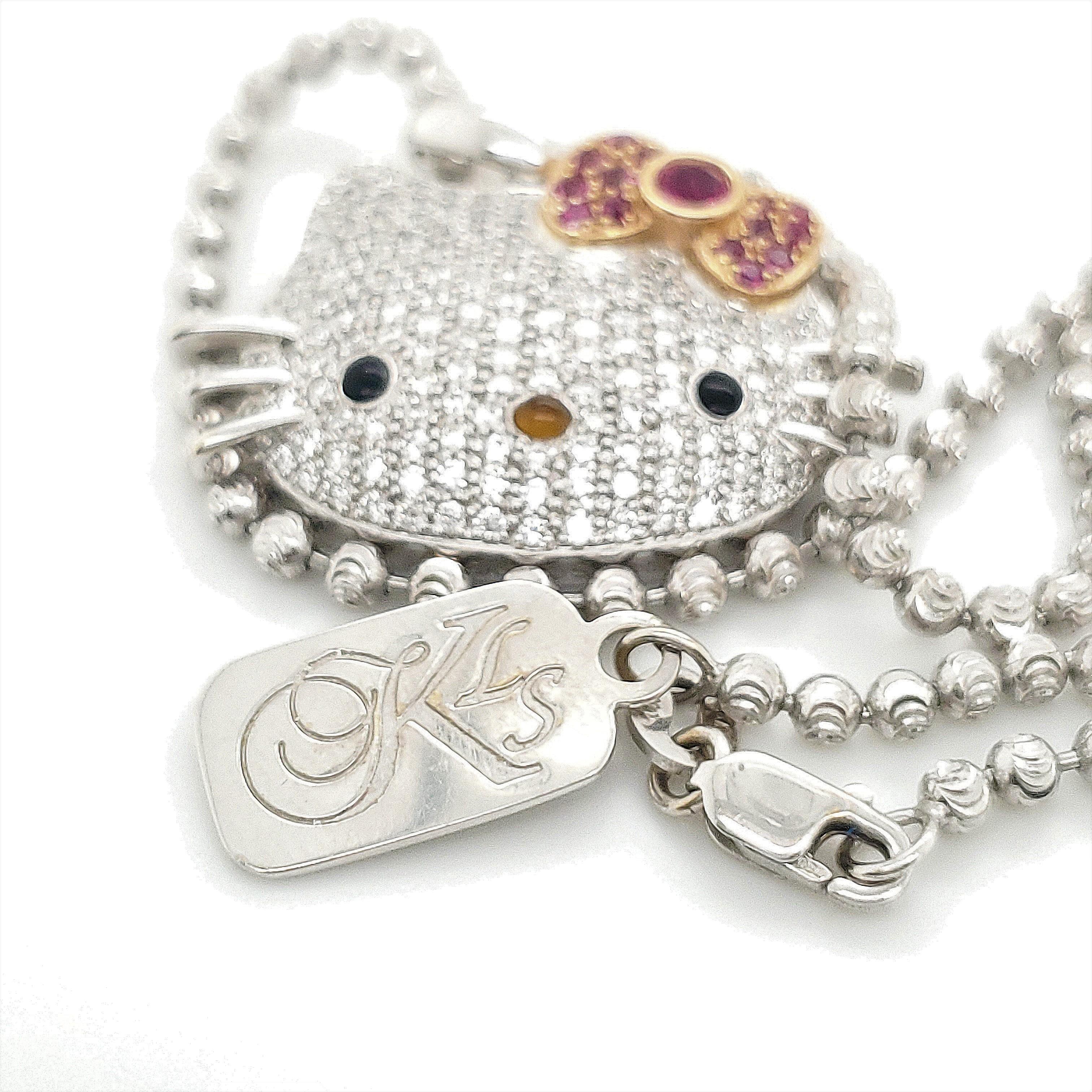Taille ronde Kimora Lee Simmons pour Sanrio Hello Kitty - Collier avec pendentif en or:: diamant et pierre précieuse