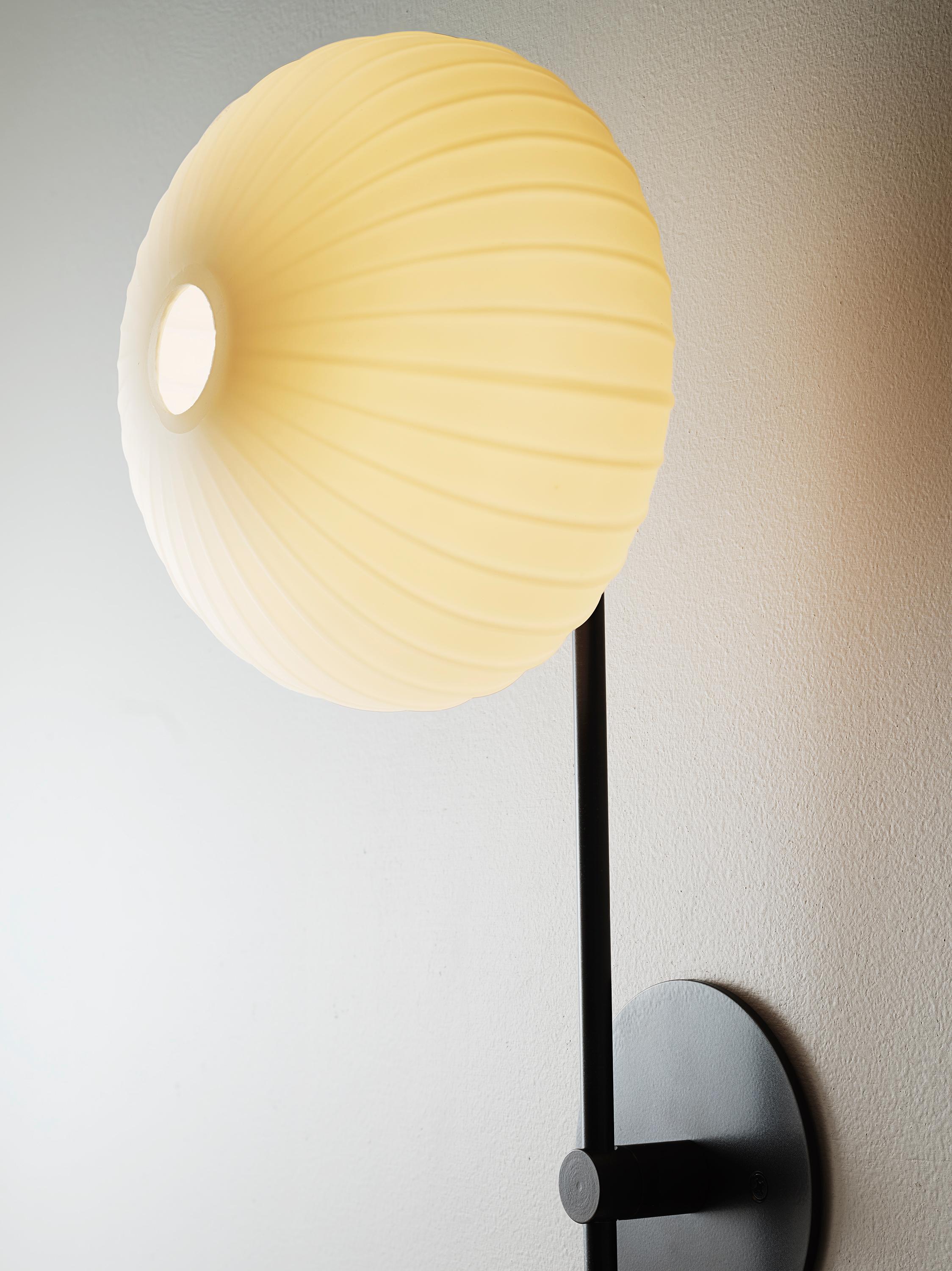 Aplique de pared o empotrable KINA 2 en vidrio soplado y bronce, Blueprint Lighting Moderno en venta