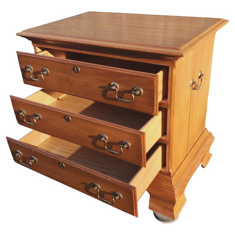 Kincaid Chippendale Oak Bedside Chest Nightstand For Sale at 1stDibs