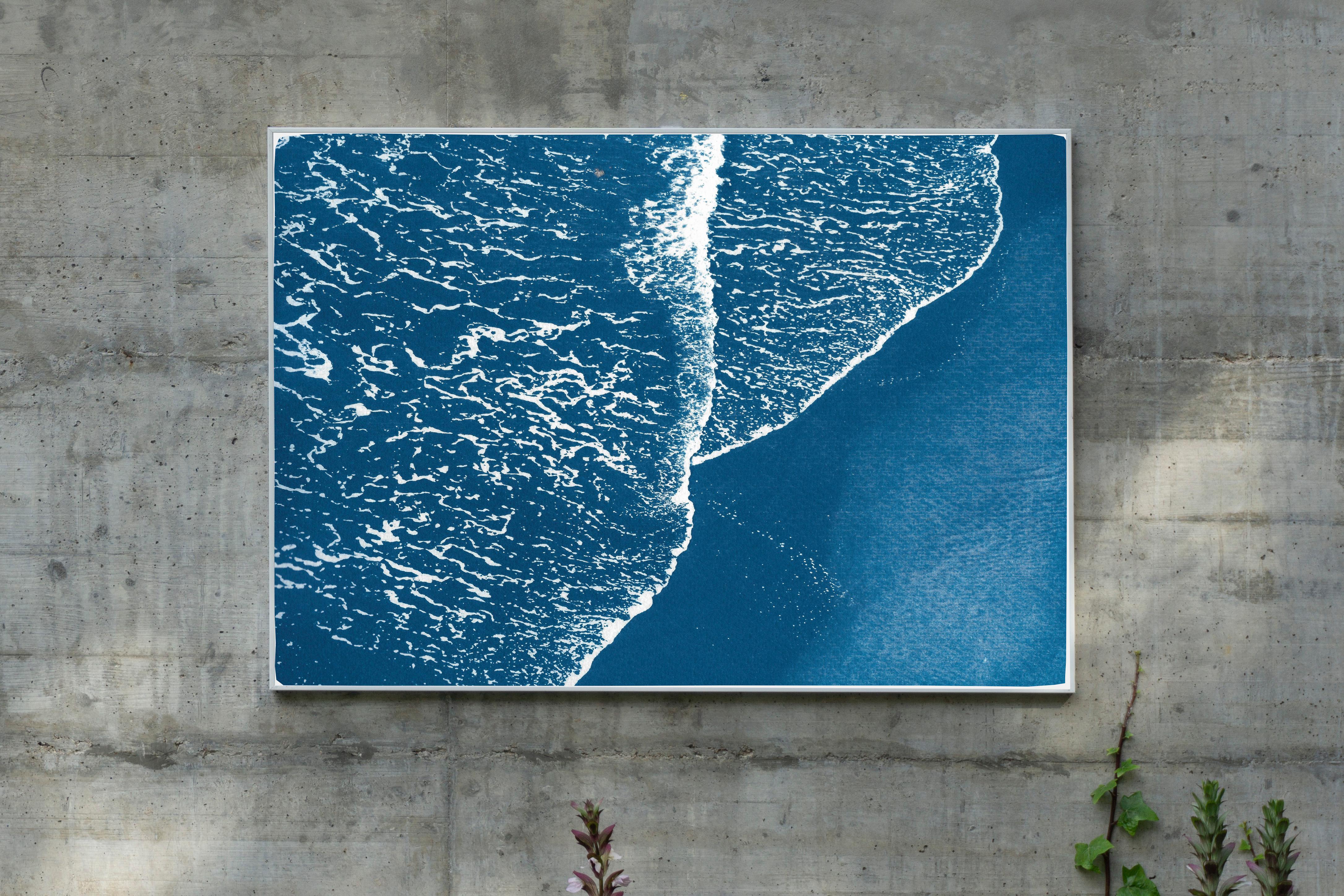 Blue Pacific Foamy Shorelines, Horizontal Calm Seascape, Minimal Waterscape (Paysage aquatique minimal)  en vente 1