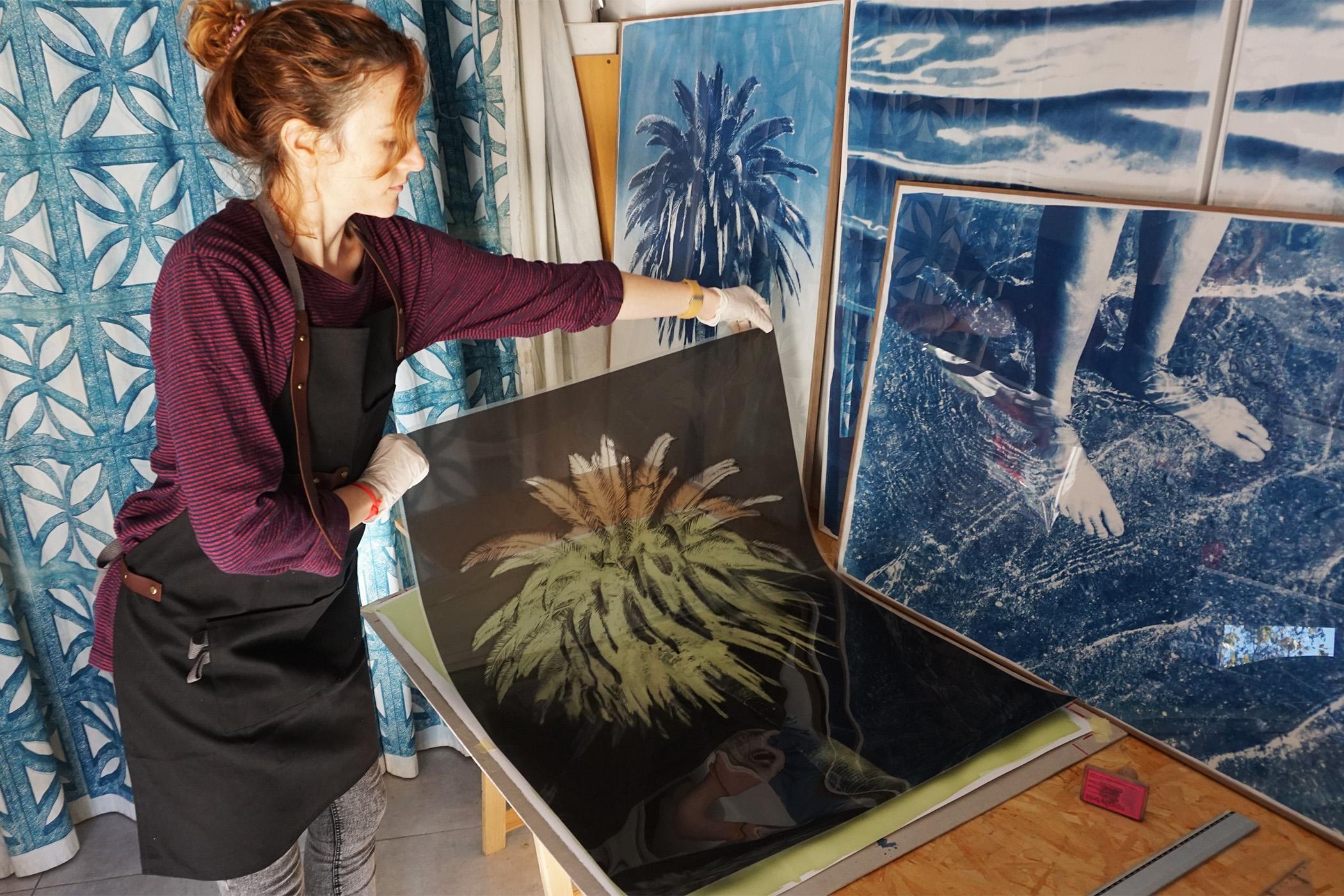 Triptyque botanique imprimé cyanotype de feuilles de palmier majestueuses en bleu  en vente 5