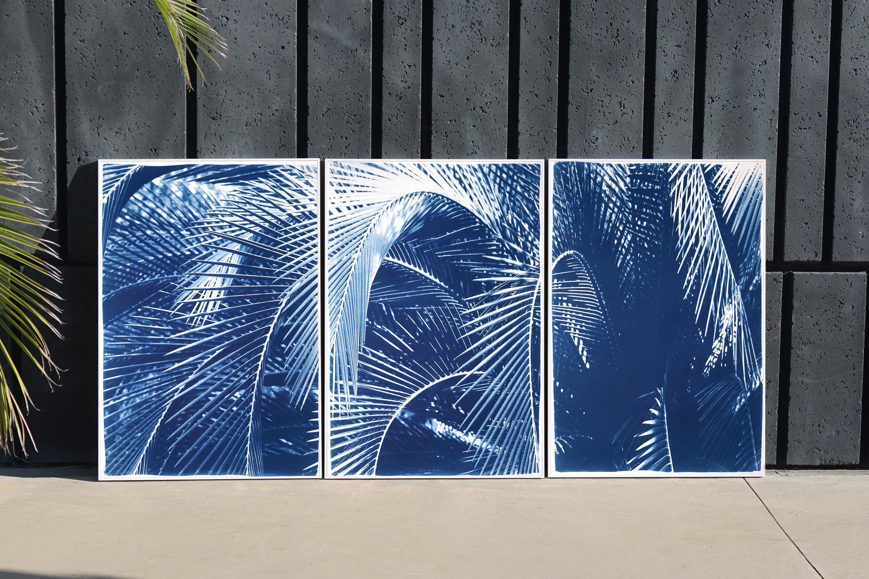 Triptyque botanique imprimé cyanotype de feuilles de palmier majestueuses en bleu  en vente 2