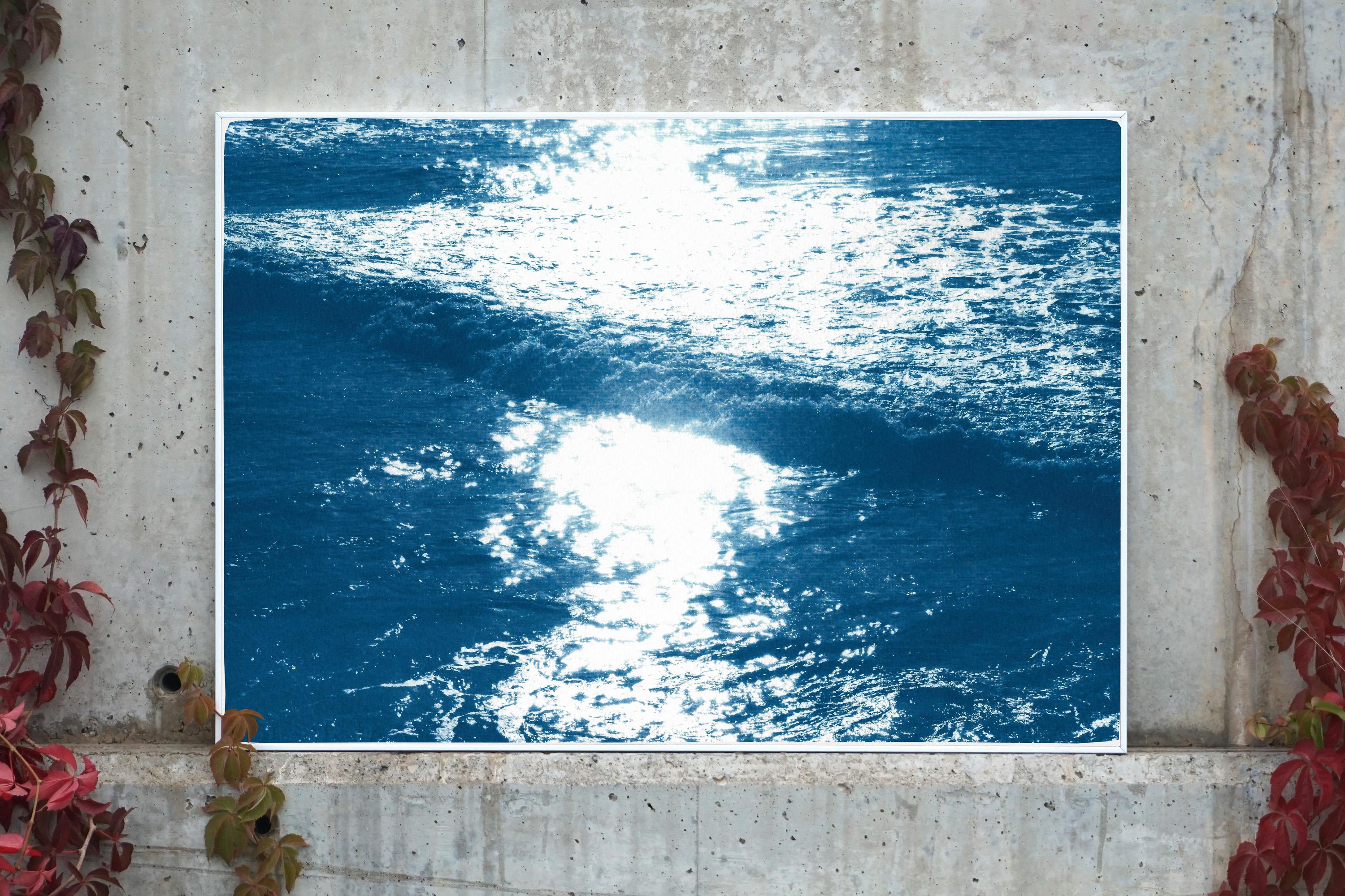 Waves de coucher de soleil du Pacifique, cyanotype contemporain sur papier, bleu marine, maison de plage  en vente 1