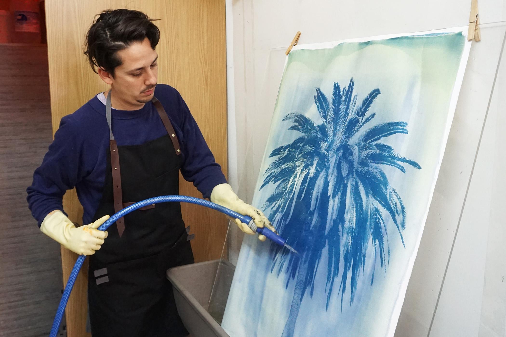 Trittico realista con cielo sereno e nuvoloso nei toni del blu, cianotipia fatta a mano in vendita 11