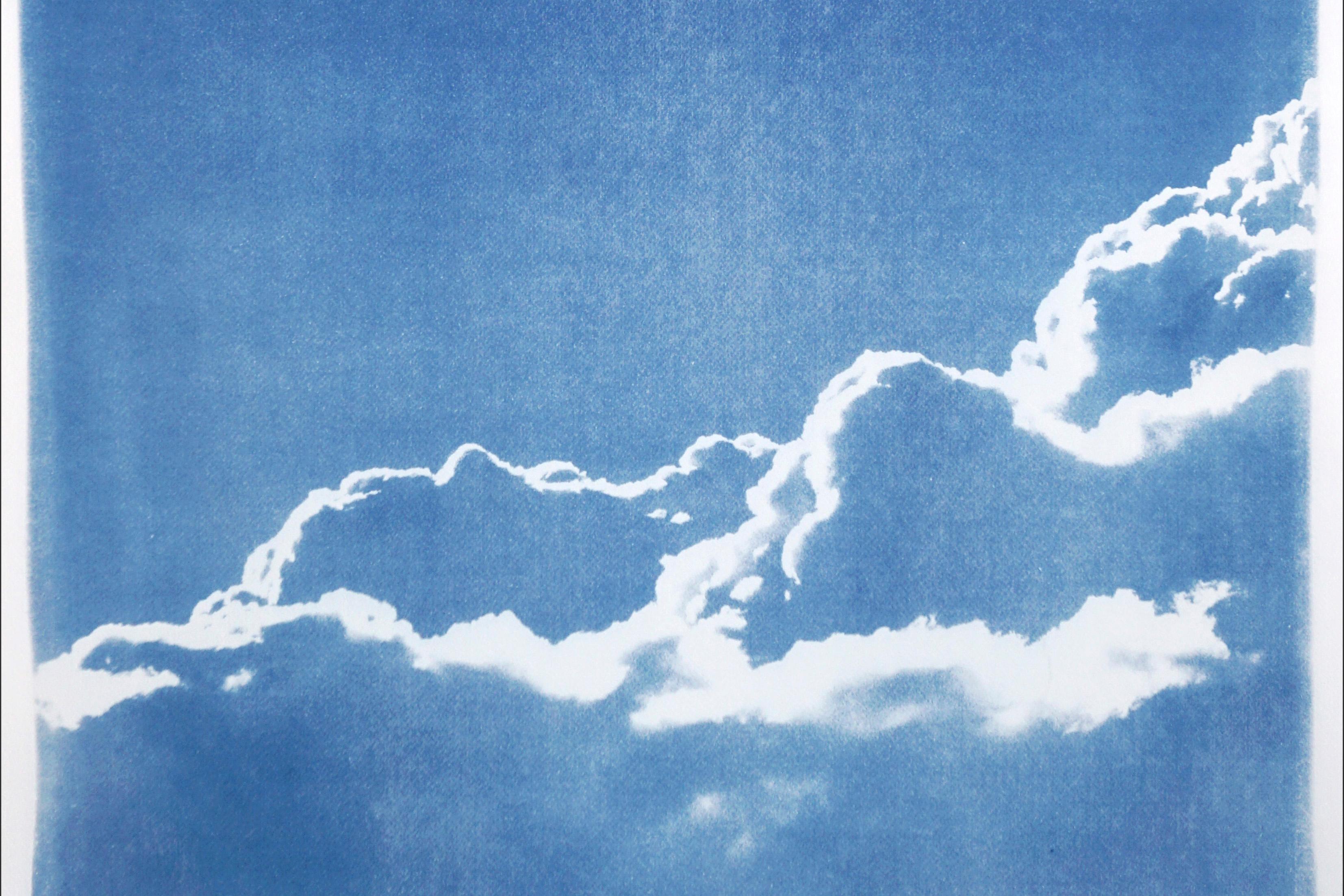 Serene Cloudy Sky Triptychon in Blau, entspannte Himmelslandschaft, mehrteiliger blauer Druck im Angebot 5