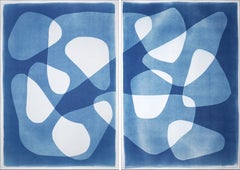 2022, Boomerangs in Movement, grand diptyque, formes abstraites en bleu, monotype