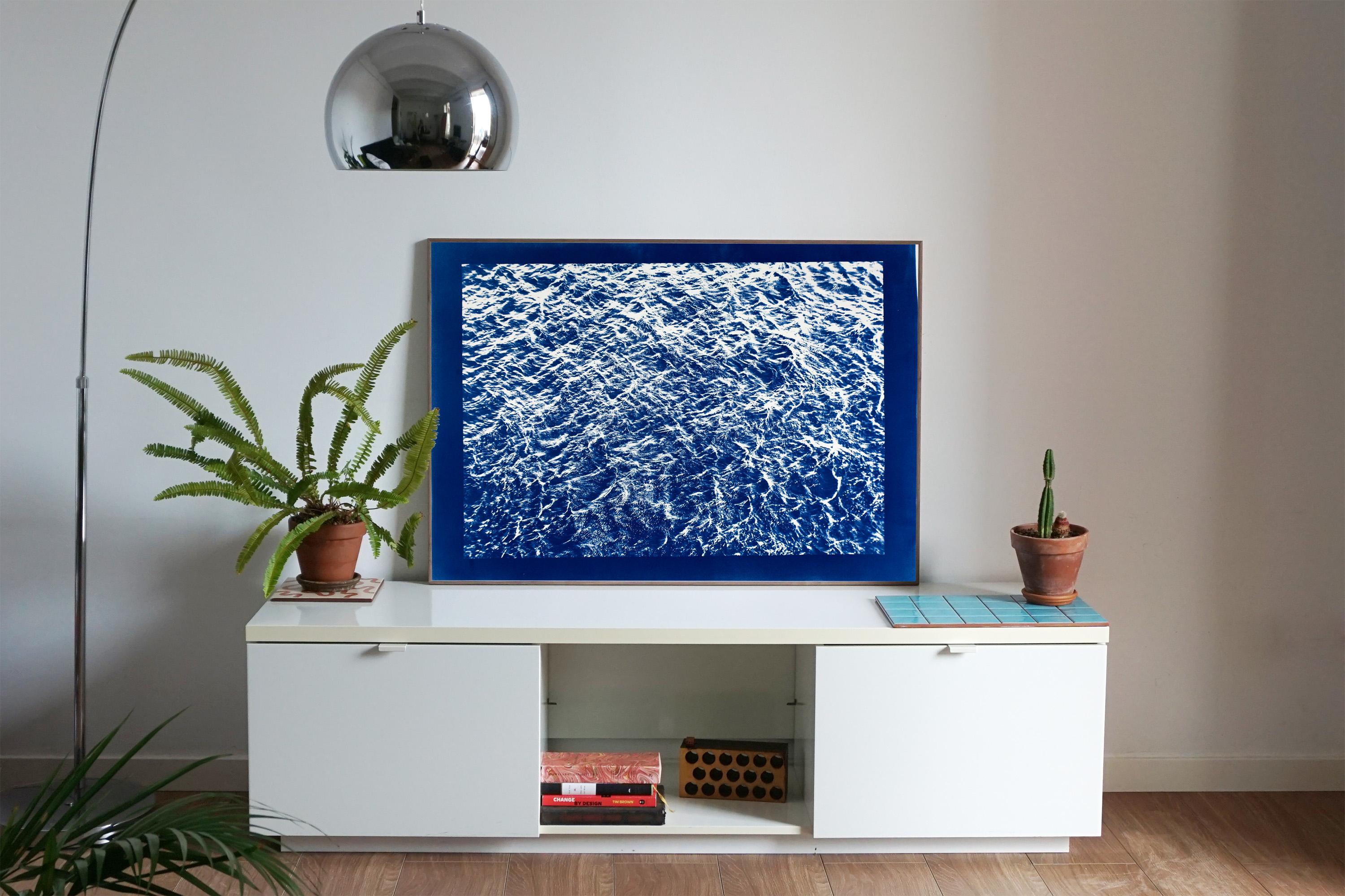 Très grand paysage marin cyanotype représentant des courants d'océan Pacifique, bleu et blanc nautique - Photograph de Kind of Cyan