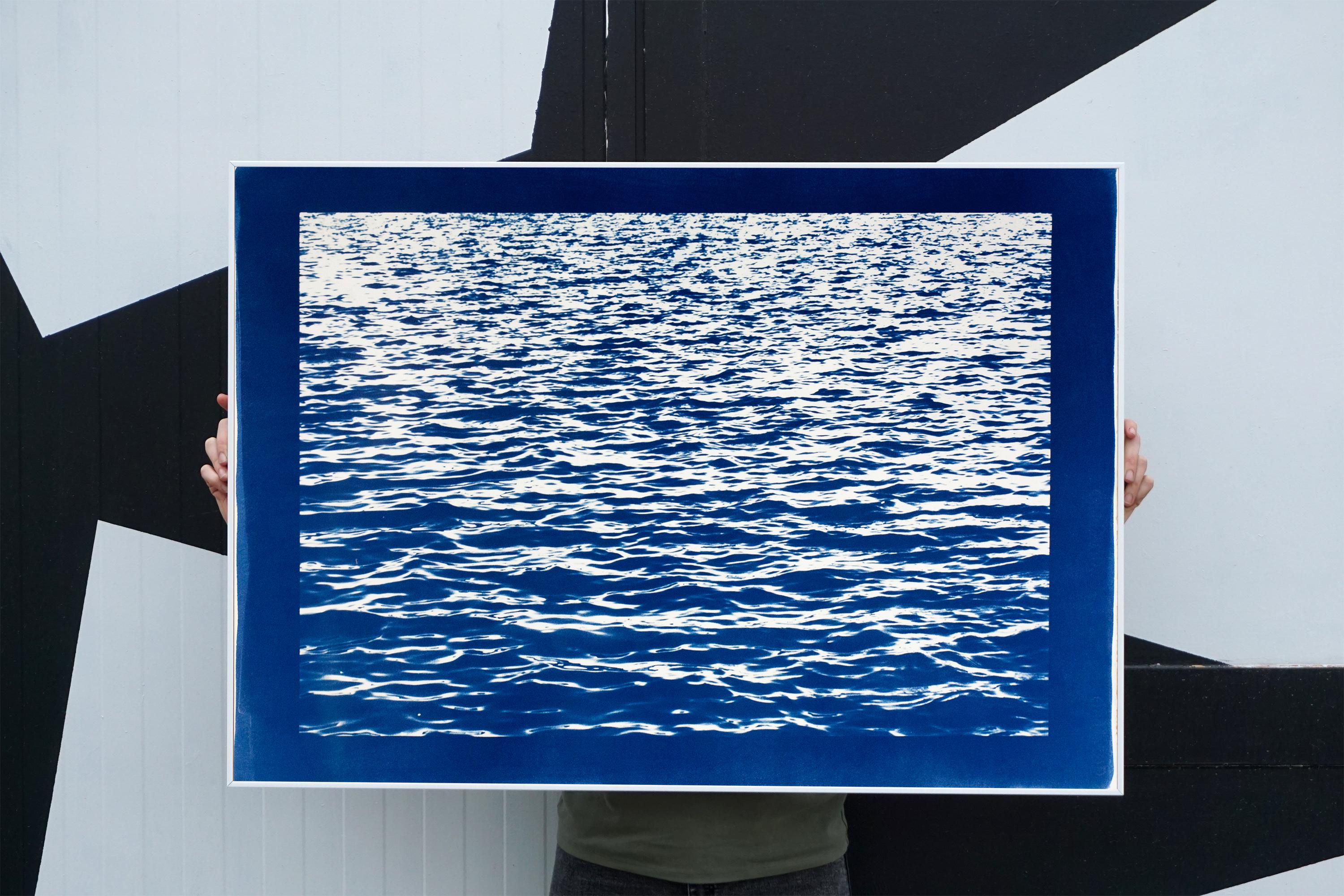 Waves de mer bleues méditerranéennes, impression cyanotype faite à la main, 100x70 cm, paysage marin Calm en vente 2