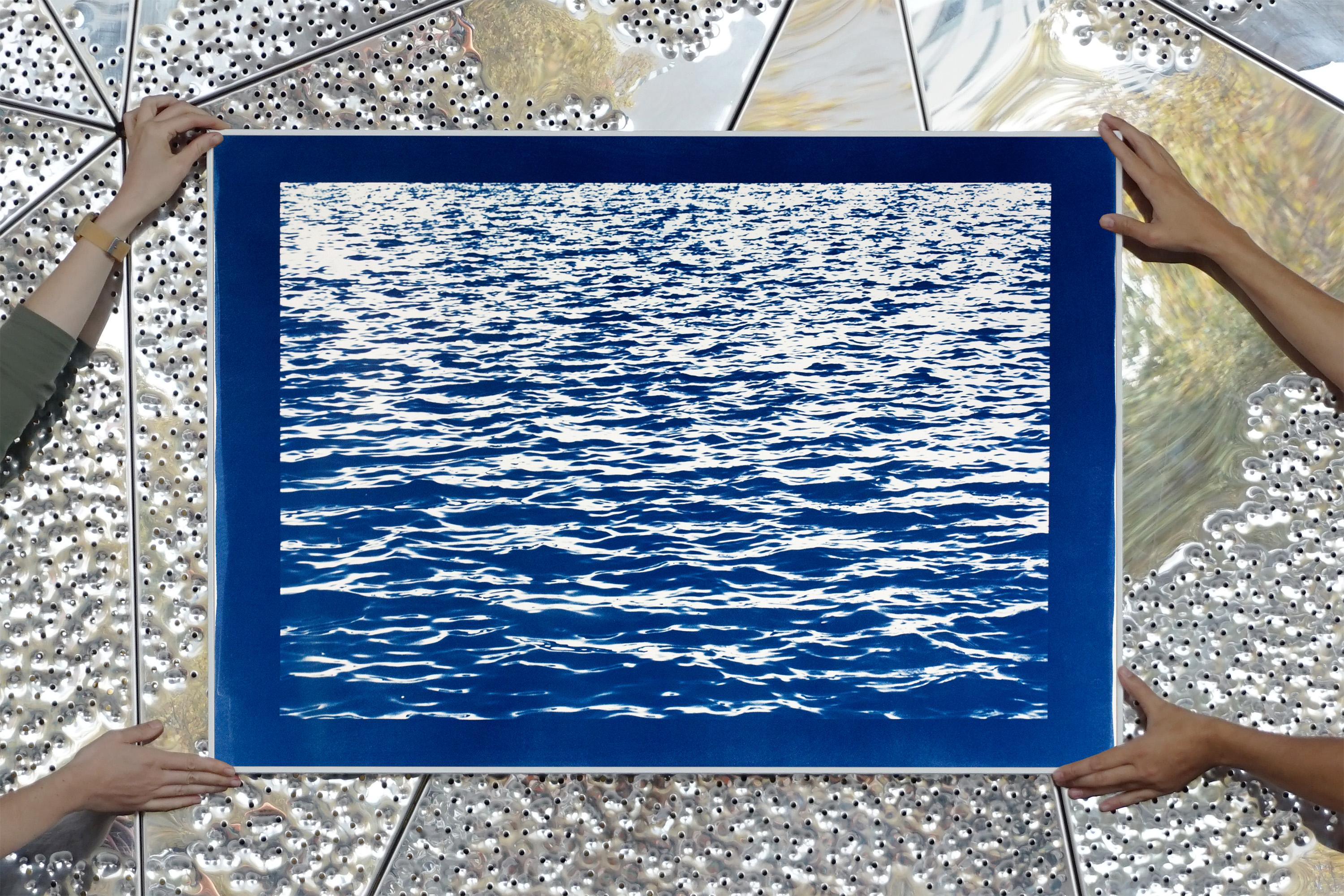 Waves de mer bleues méditerranéennes, impression cyanotype faite à la main, 100x70 cm, paysage marin Calm en vente 4