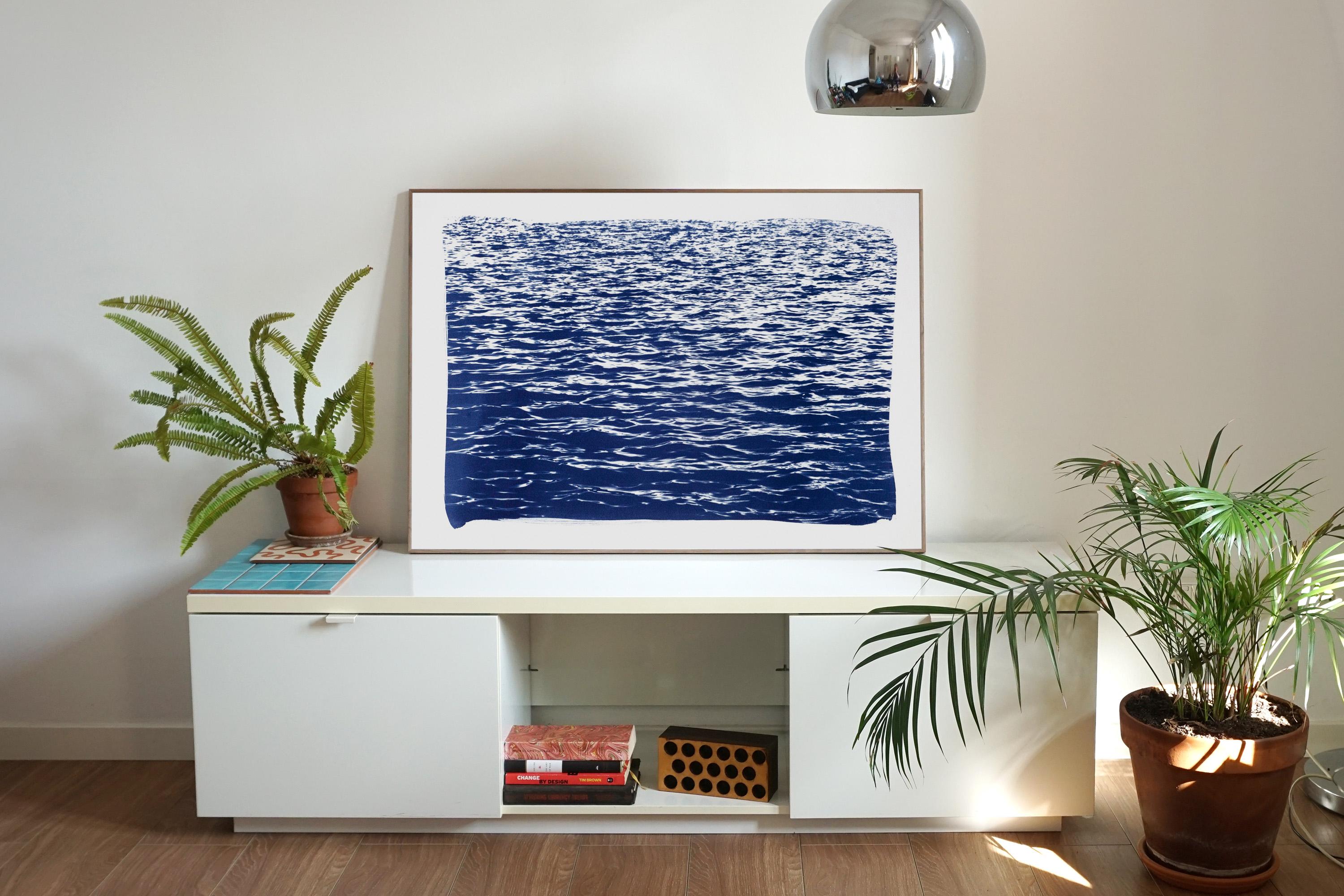 Cyanotype de paysage marin méditerranéen, impression nautique de vagues de mer en bleu, Feng Shui - Photograph de Kind of Cyan