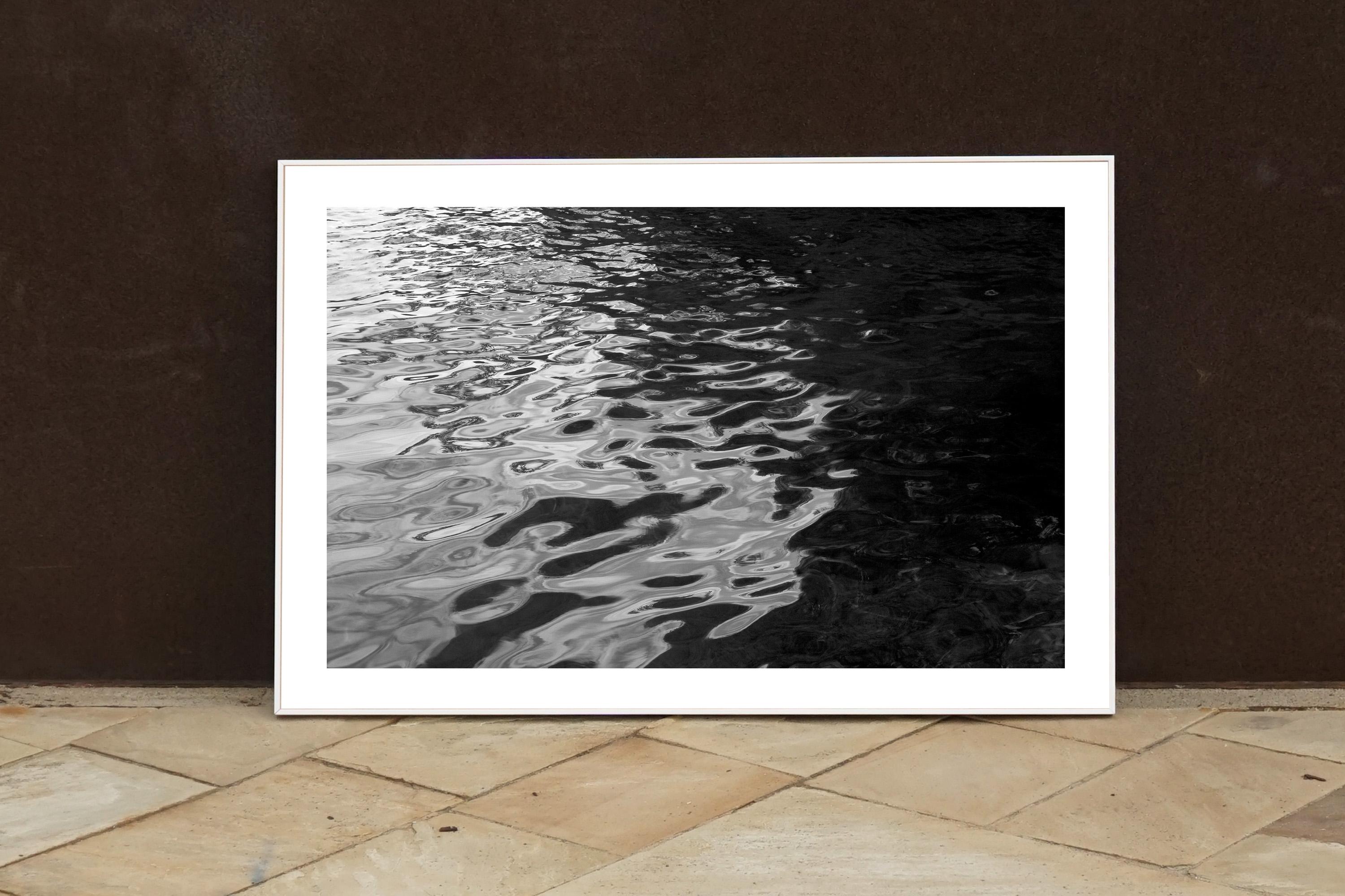 Paisaje Marino Abstracto Nocturno, Giclée Abstracto Ritmos del Mar Negro, Edición Limitada en venta 3