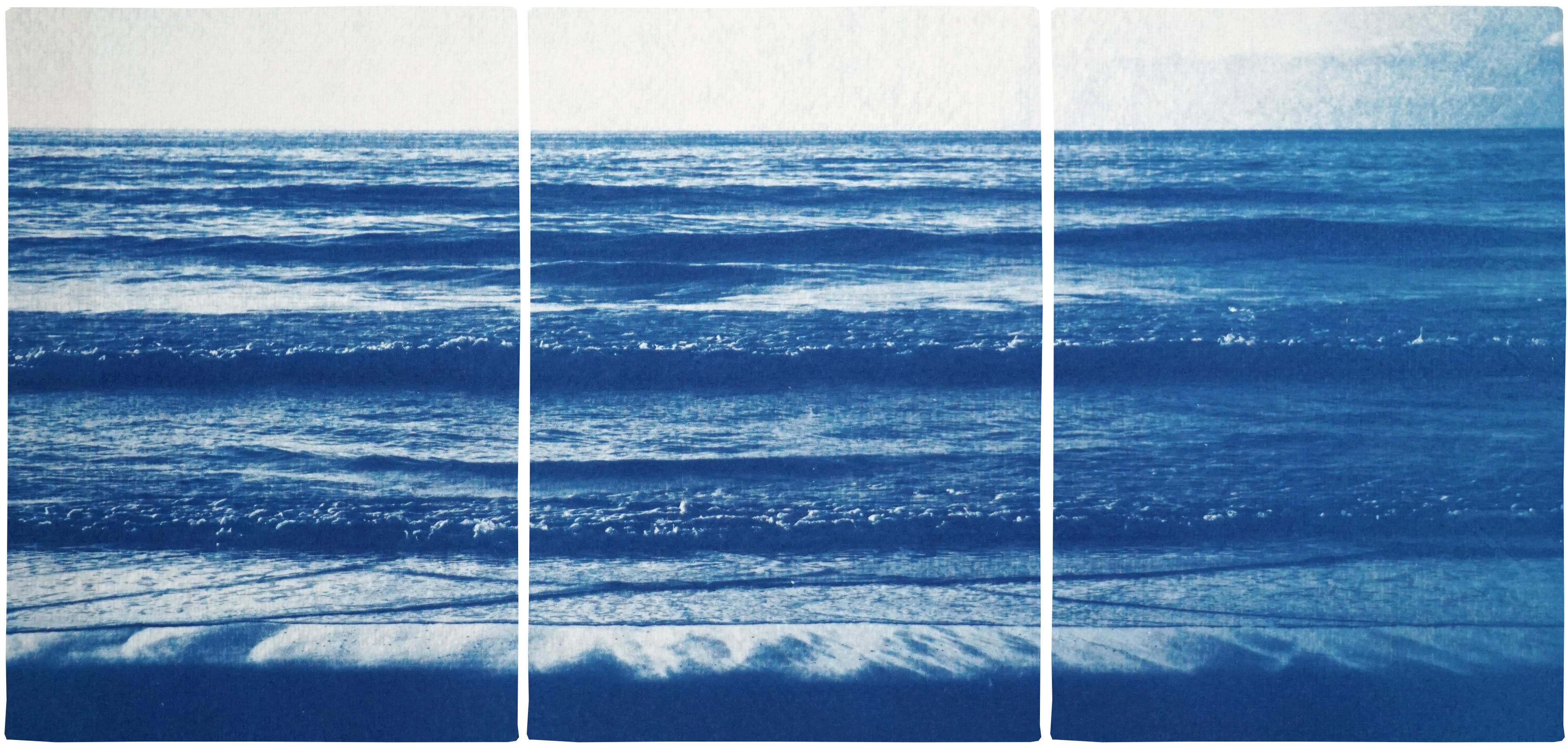 Orizzonte della spiaggia del Pacifico, trittico nautico in cianotipia, paesaggio marino bianco e blu, zen