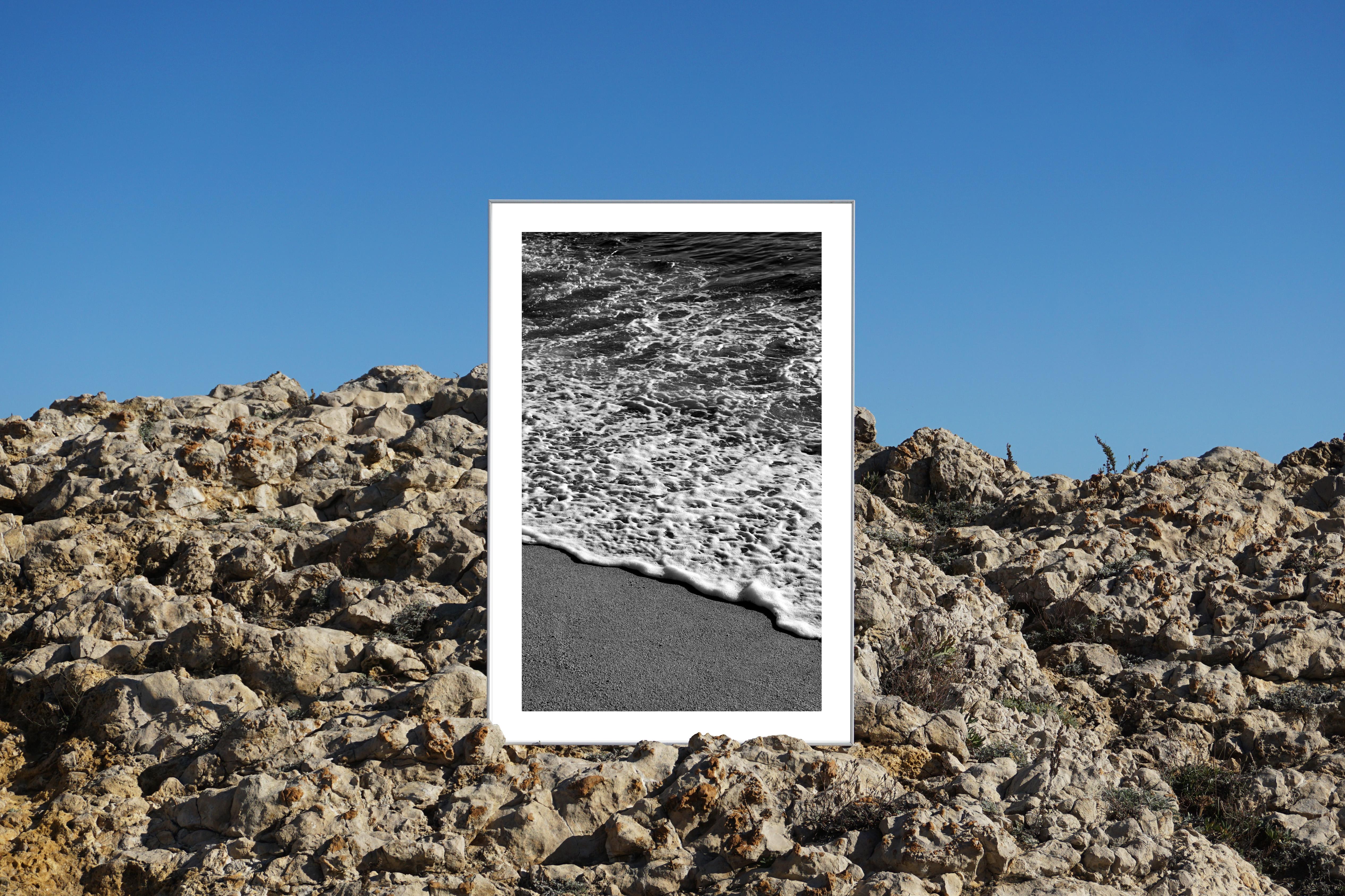 Vertical Morning Seashore, Large Black and White Seascape Giclée, Sugimoto Style - Photograph de Kind of Cyan