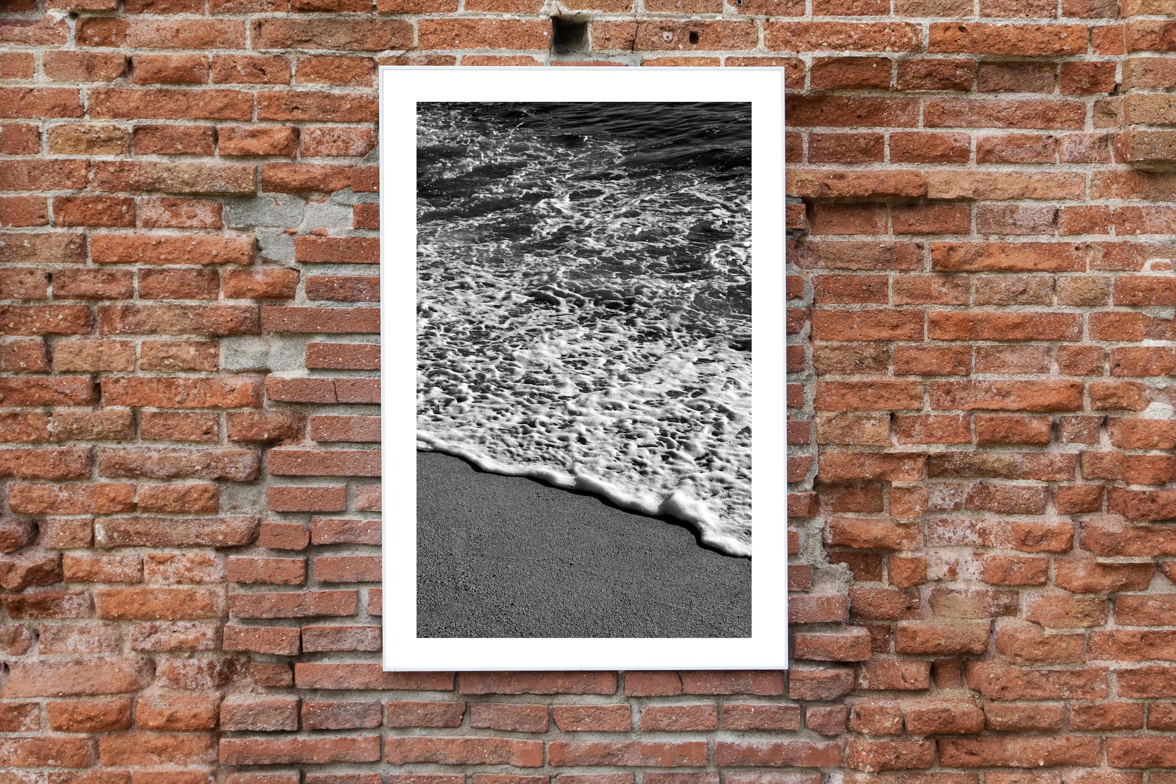 Il s'agit d'une impression giclée exclusive en noir et blanc, en édition limitée, sur papier mat Hahnemühle Photo Rag Fine Art 100 % coton.

Cette série de photographies en noir et blanc capture la puissance et la beauté brutes de l'océan et