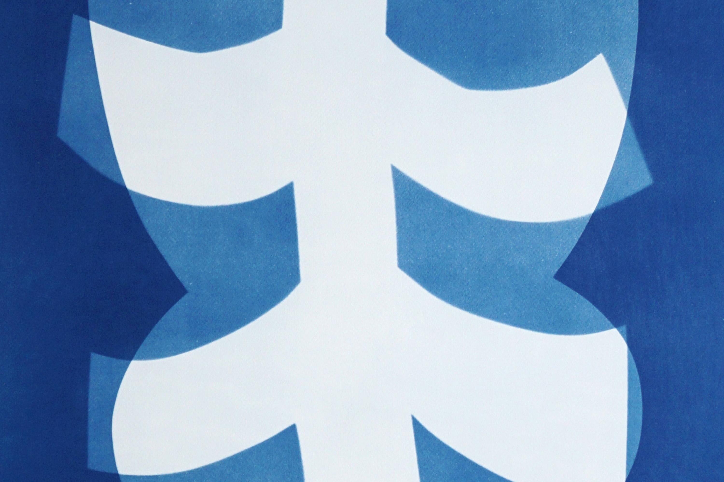 Asiatisches Totem in Weiß und Blau, einzigartige Monotypie Cyanotypie auf Aquarellpapier im Angebot 2