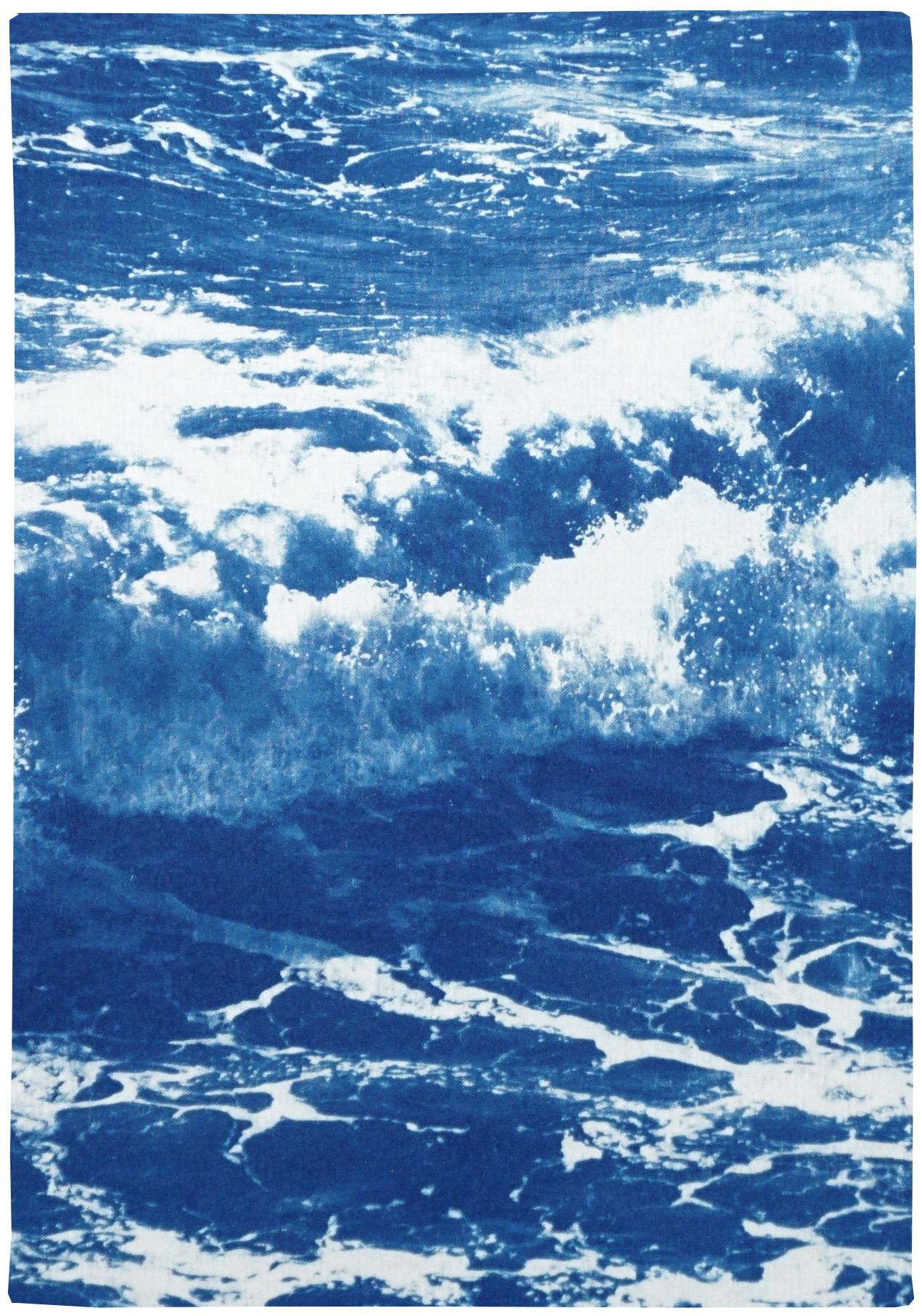 Olas ondulantes australianas, Tríptico náutico de costa vigorosa, Gran paisaje marino - Landscape Painting Azul de Kind of Cyan