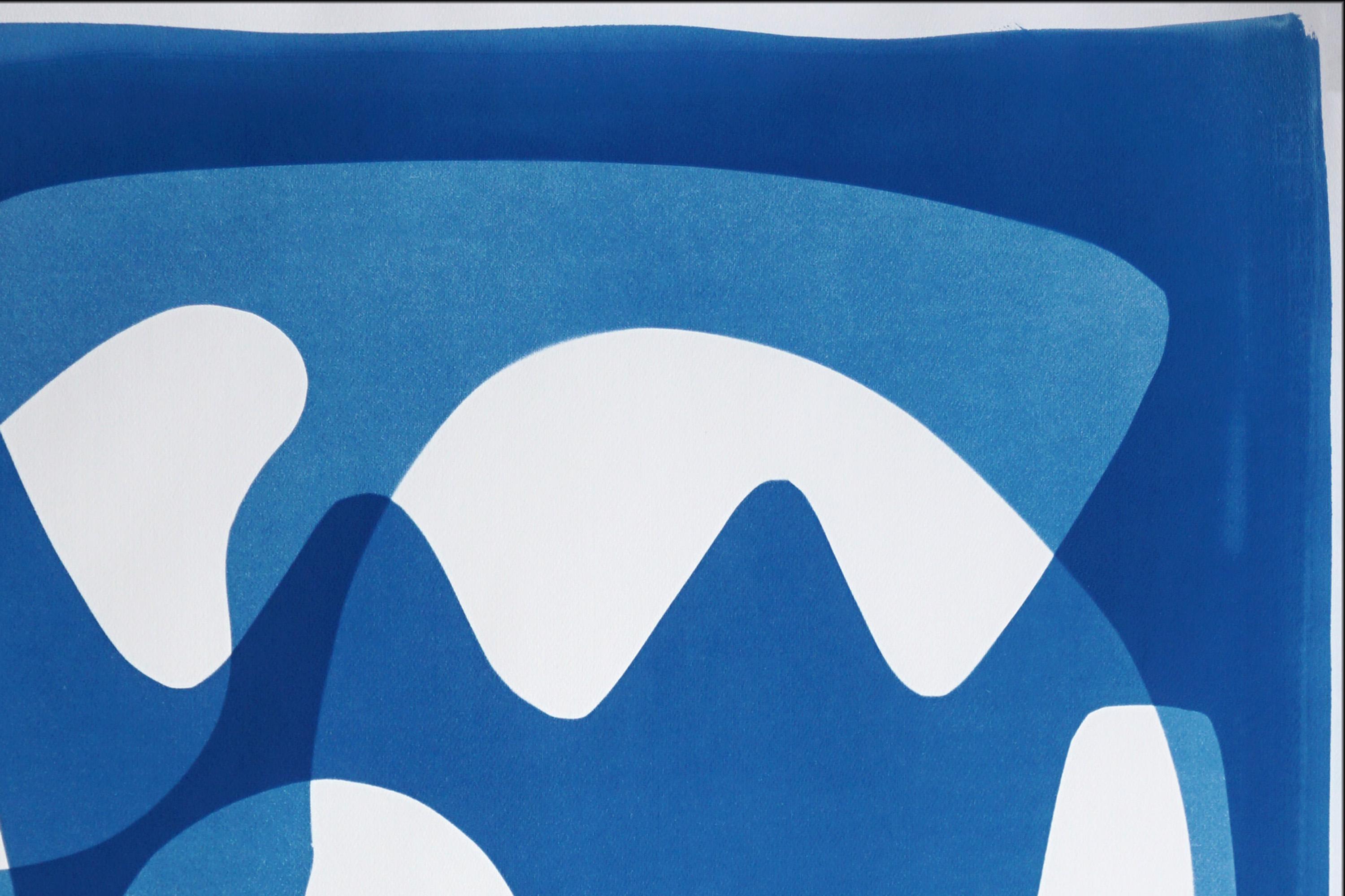 Blau und Weiß, Moderne Formen der Jahrhundertmitte, Organische schwebende Formen Cyanotypie 2025 im Angebot 2