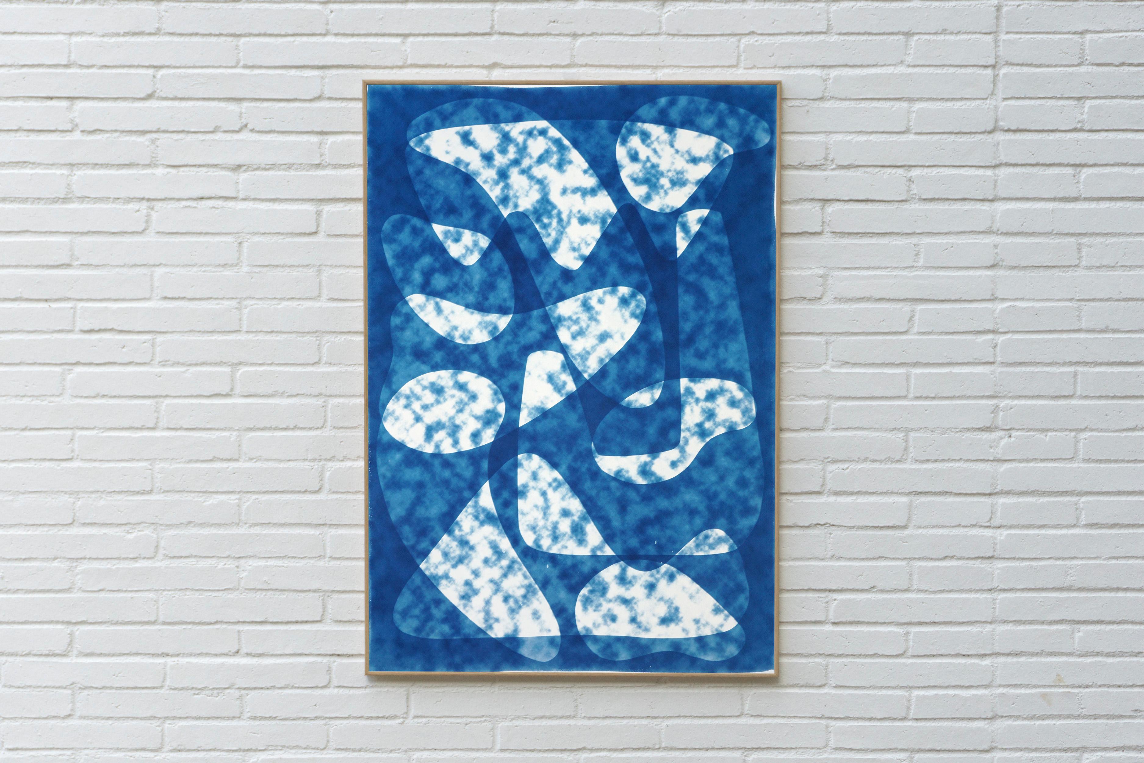 Blau verschwommener Traum, blaue Töne abstrakte Formen, einzigartige Monotypie Cyanotypie, Papier (Postmoderne), Photograph, von Kind of Cyan