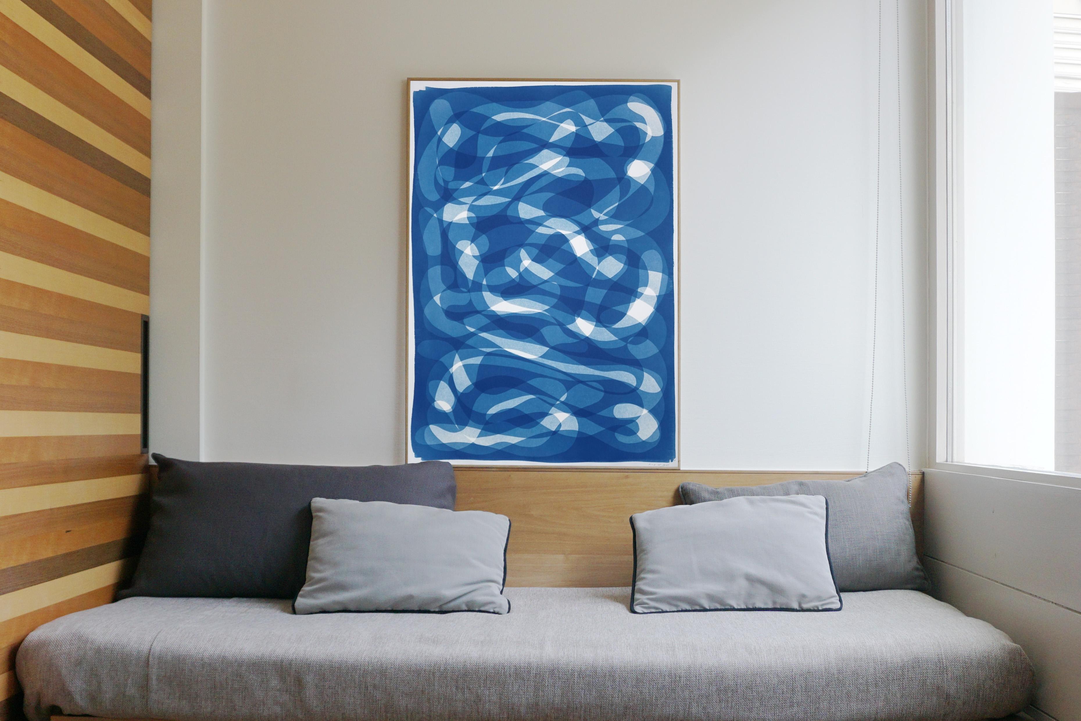 Blaue Knoten und Creolen, blaue Töne, Monotypie auf Aquarellpapier mit organischen Linien  – Photograph von Kind of Cyan