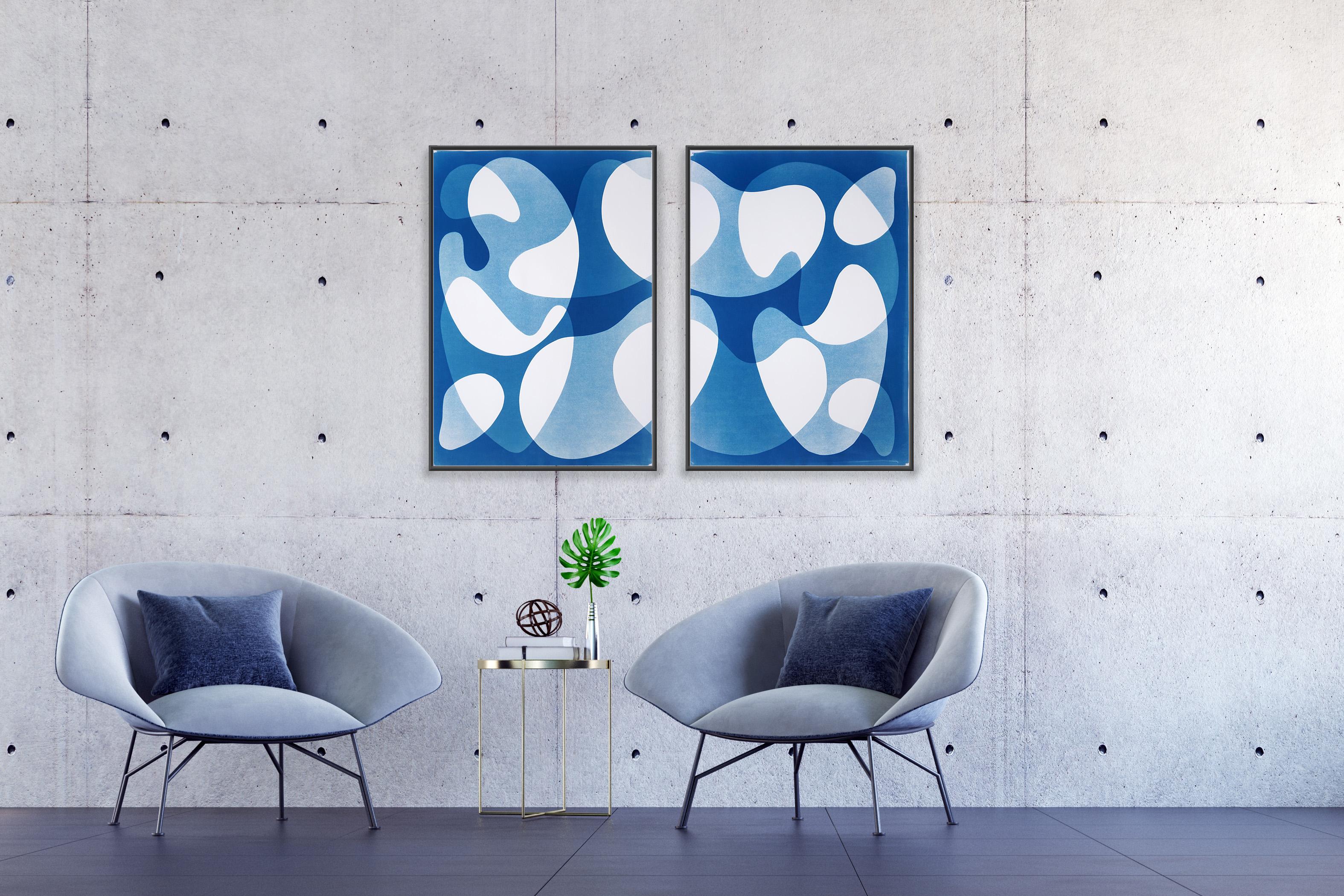 Blaue modulare Formen, organische schwebende Formen Diptychon, mobile Formen Cyanotypie im Angebot 1