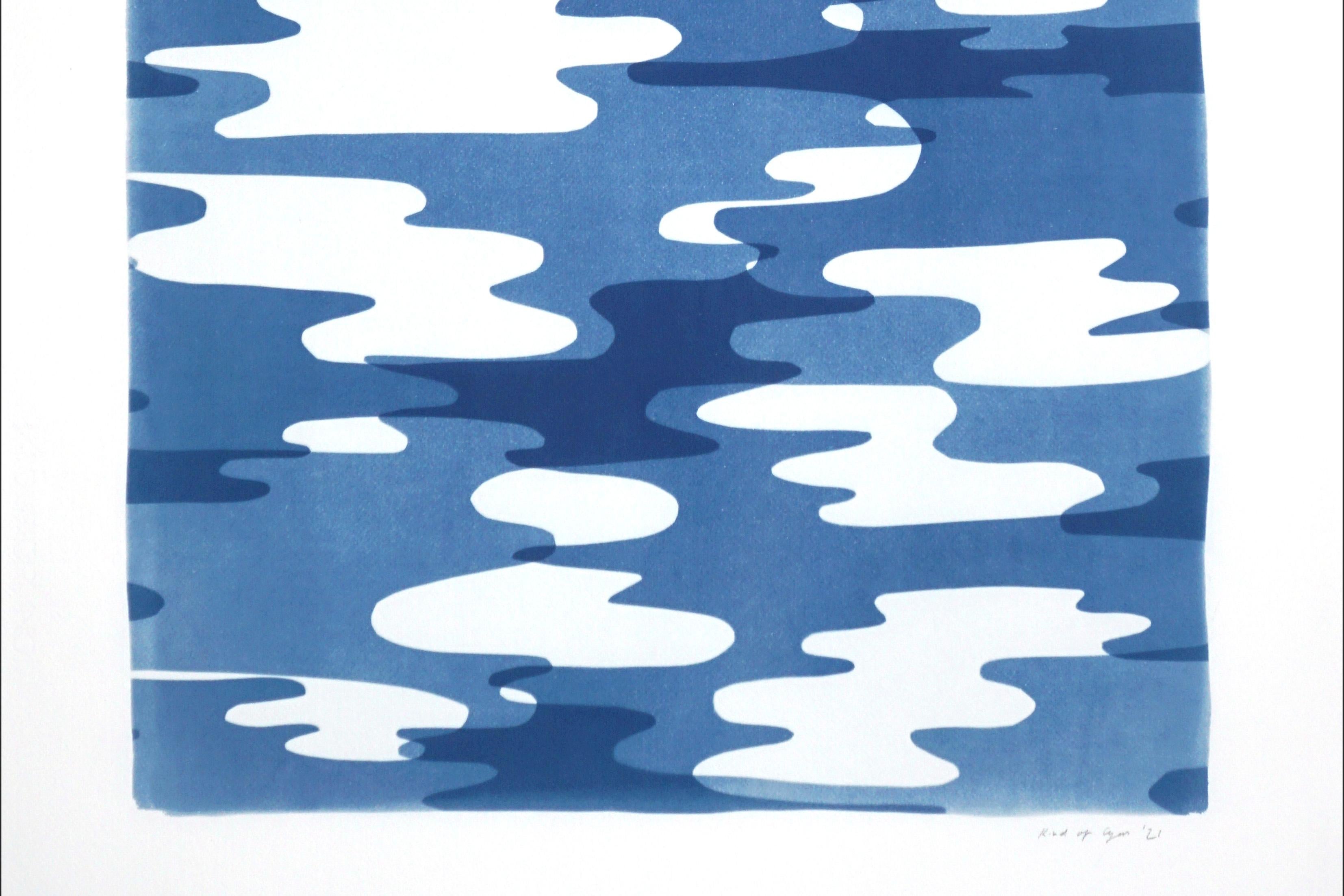 Reflections de camouflage, imprimé monotype de cyanotype, tons bleus de style Memphis, 2021 - Moderne Photograph par Kind of Cyan