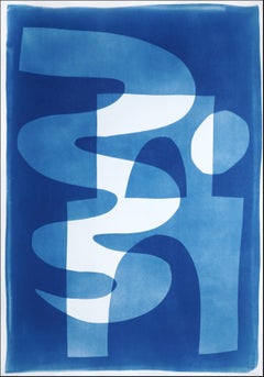 Night nuageux, bleu et blanc, maison moderniste du désert