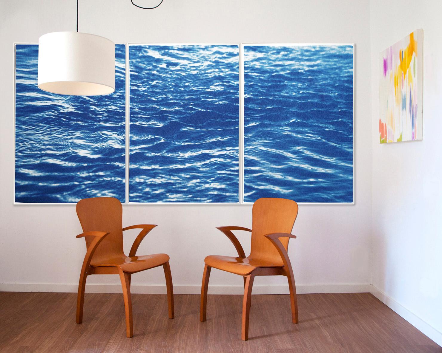 Trittico del fiume Colorado con flusso fluviale rinfrescante, astratto nautico fatto a mano - Print di Kind of Cyan