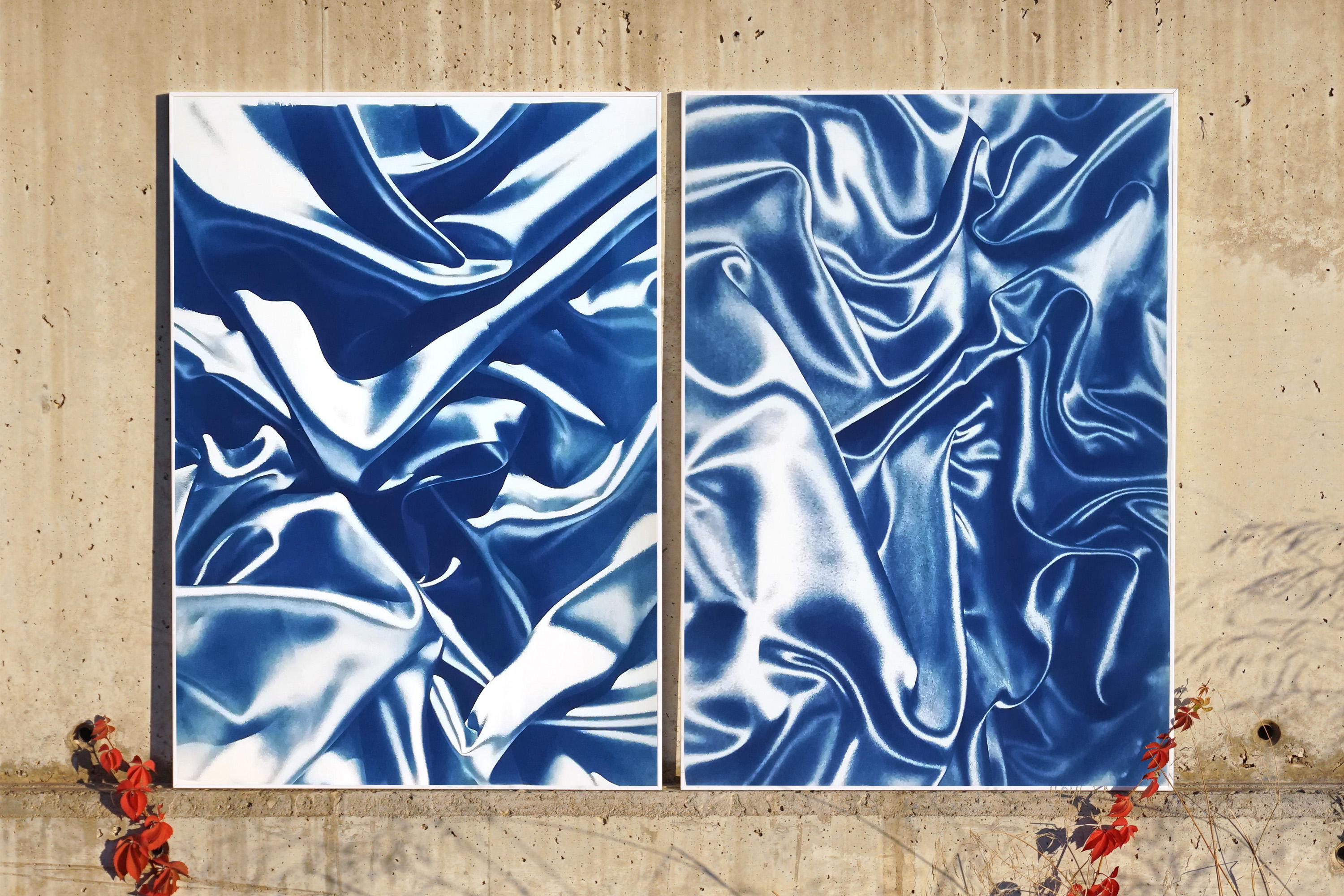 Diptychon aus Seide, Classic Blue Sensual Shapes, Cyanotypie auf Aquarellpapier  – Painting von Kind of Cyan