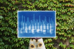 Double Vision Scène de bar, Nature morte Bouteilles de vin et verre, Tons bleus Monotype